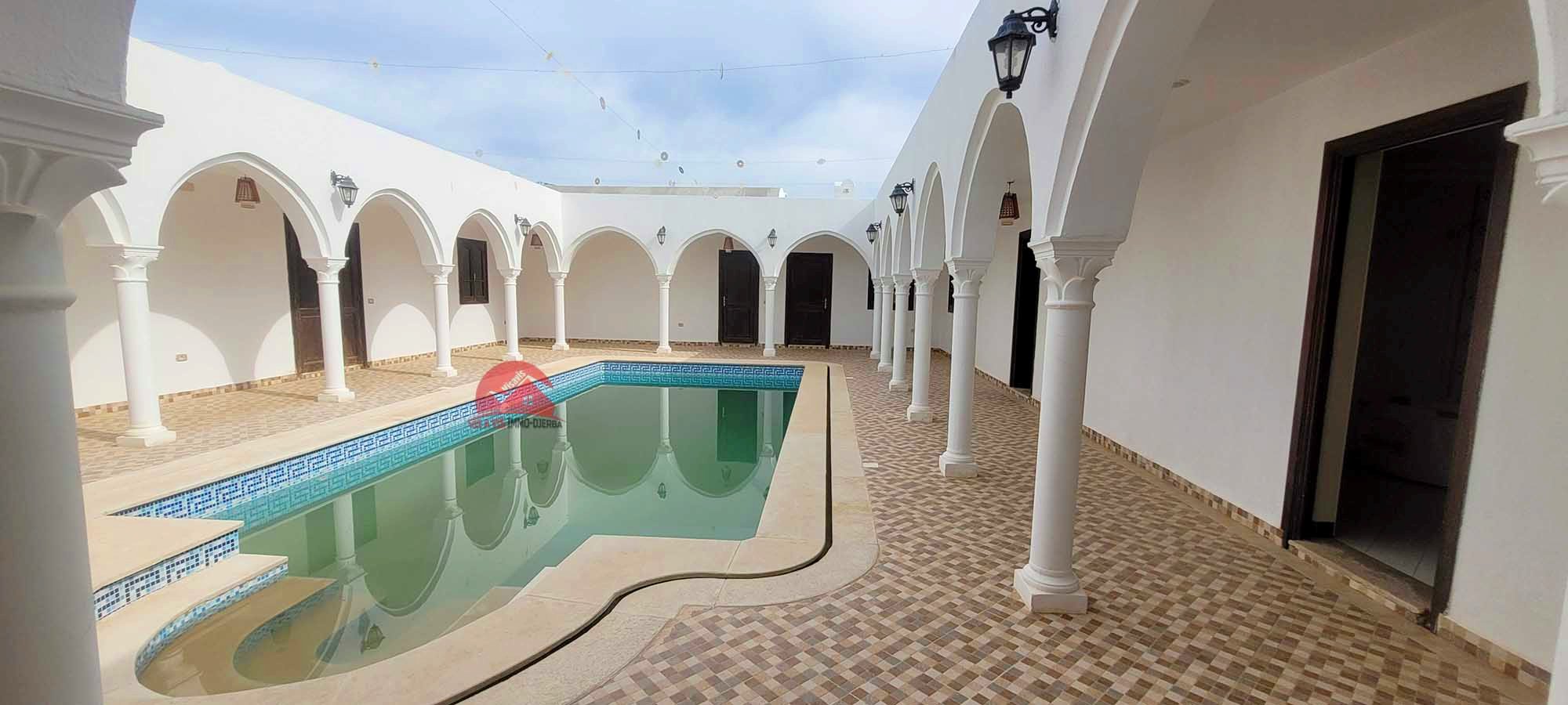 Djerba - Houmet Essouk Ghizen Vente Maisons Houch djerbien avec piscine  titre bleu  ref h670