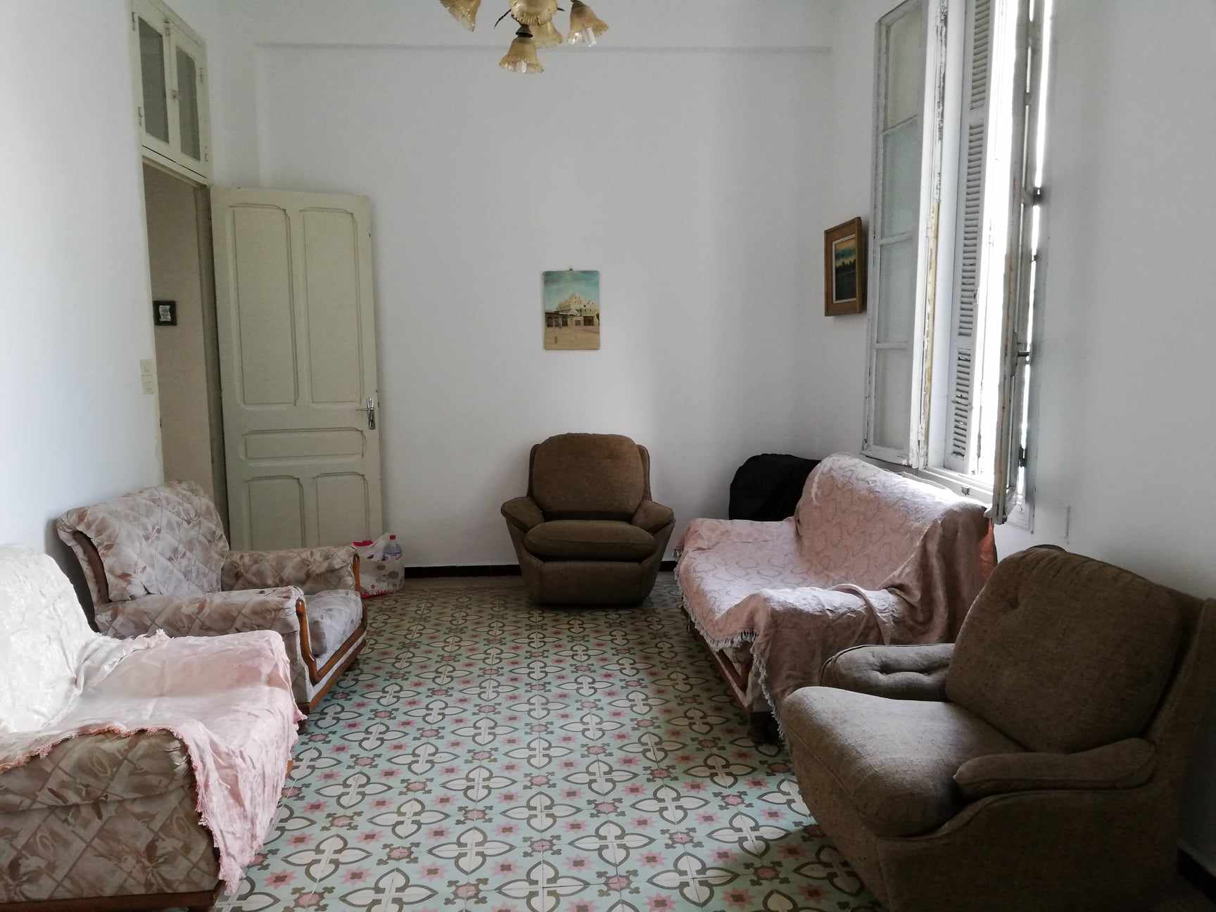Bab Bhar Hedi Chaker Vente Appart. 5 pices+ Spacieux appartement