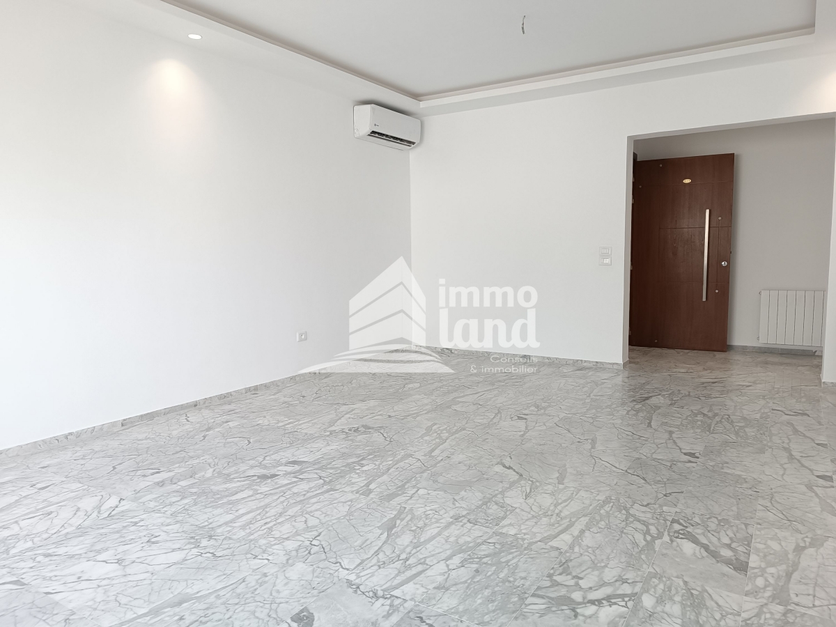 La Marsa El Aouina Vente Appart. 4 pices Appartement s3 de 175m  la soukra