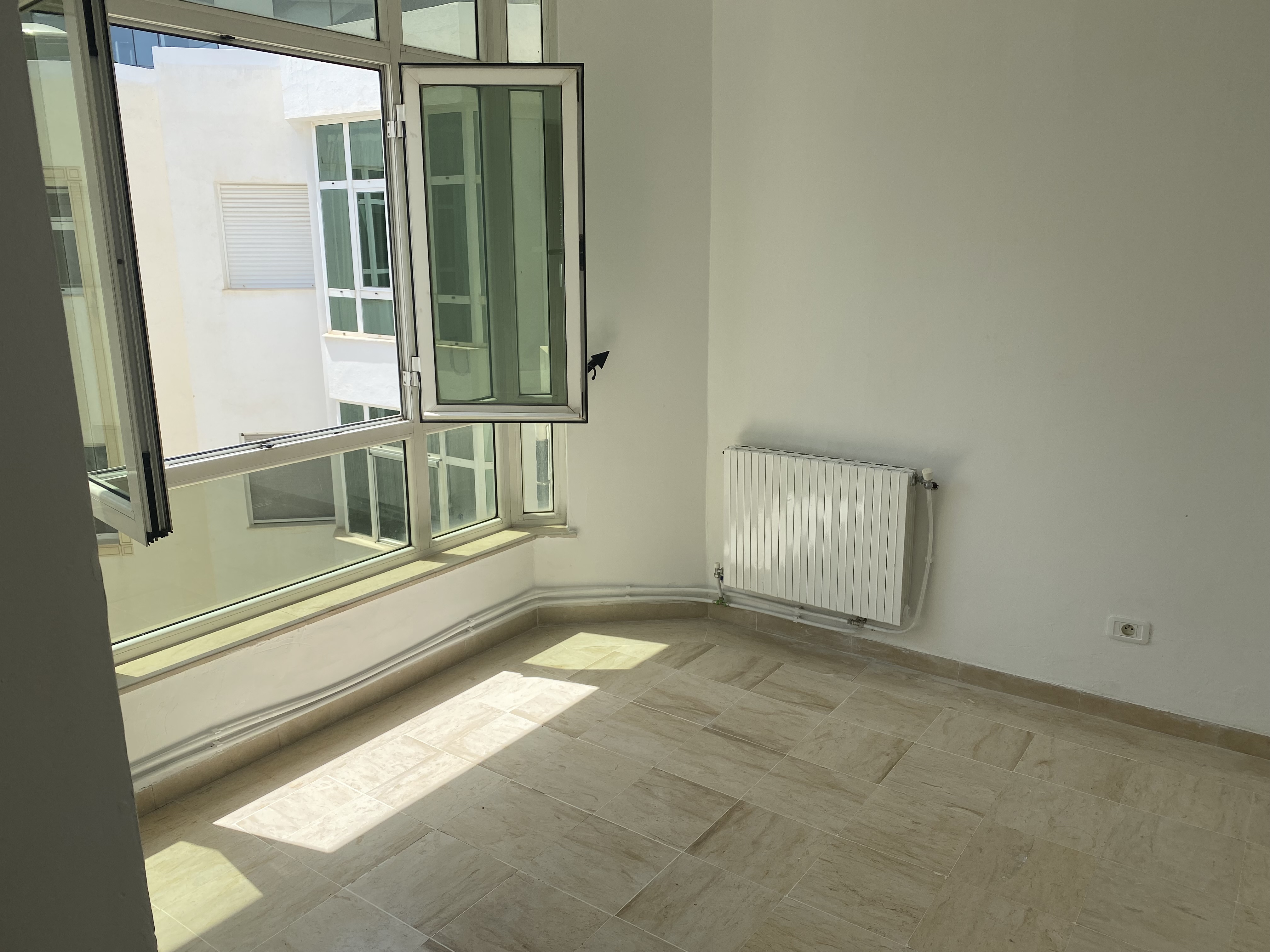 La Soukra Residence Ennesrine Vente Appart. 5 pices+ Belle appartement quartier calme et recherche