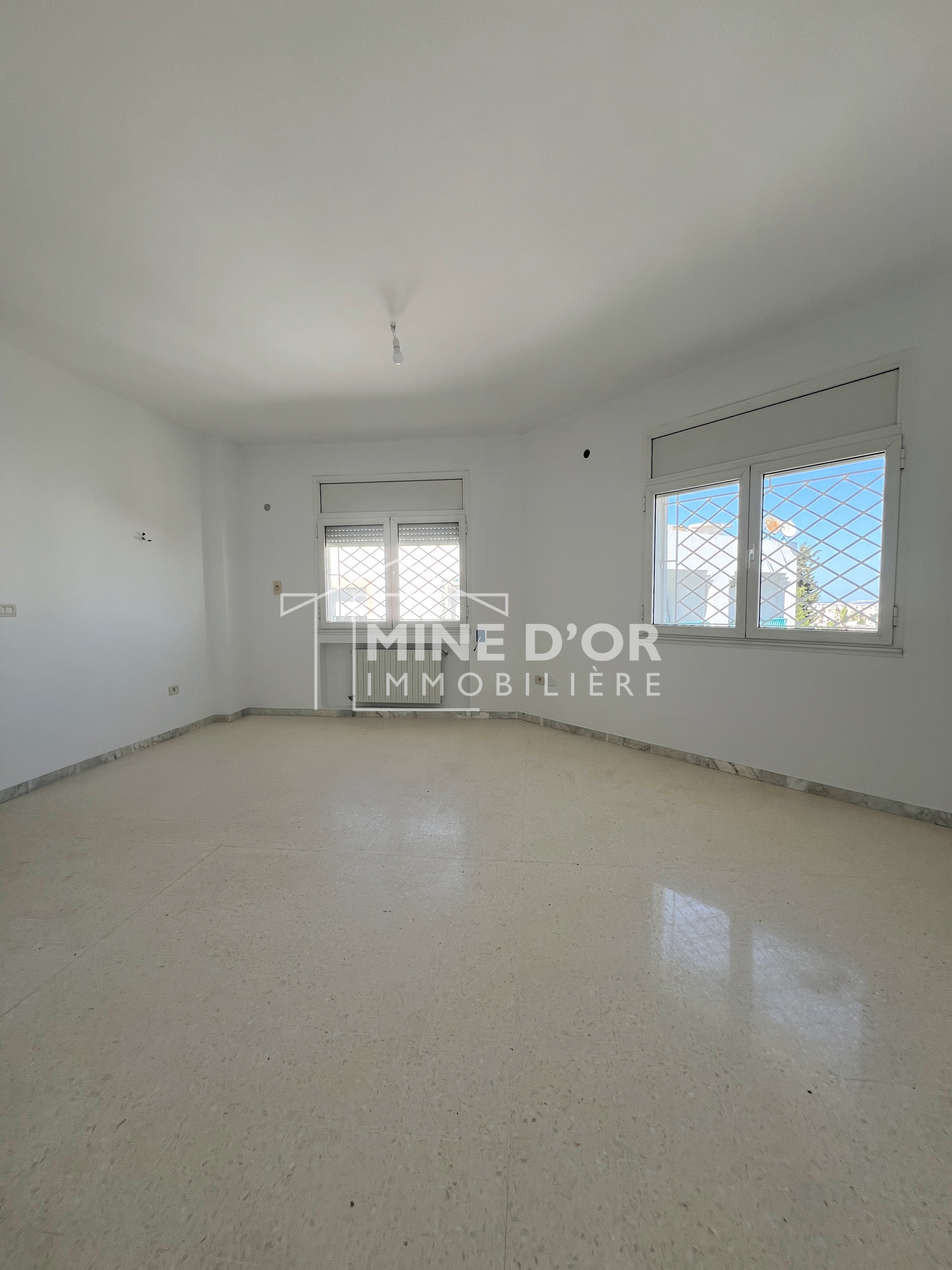 Ariana Ville Cite Ennasr 2 Vente Duplex Av duplex en s3  ennaser 2