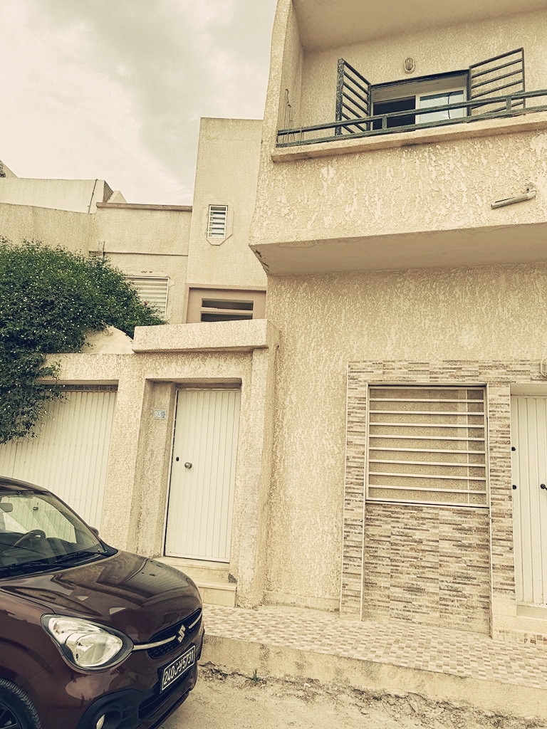 Raoued Cite Ennkhilet Vente Maisons Villa deux tages indpendants avec studio