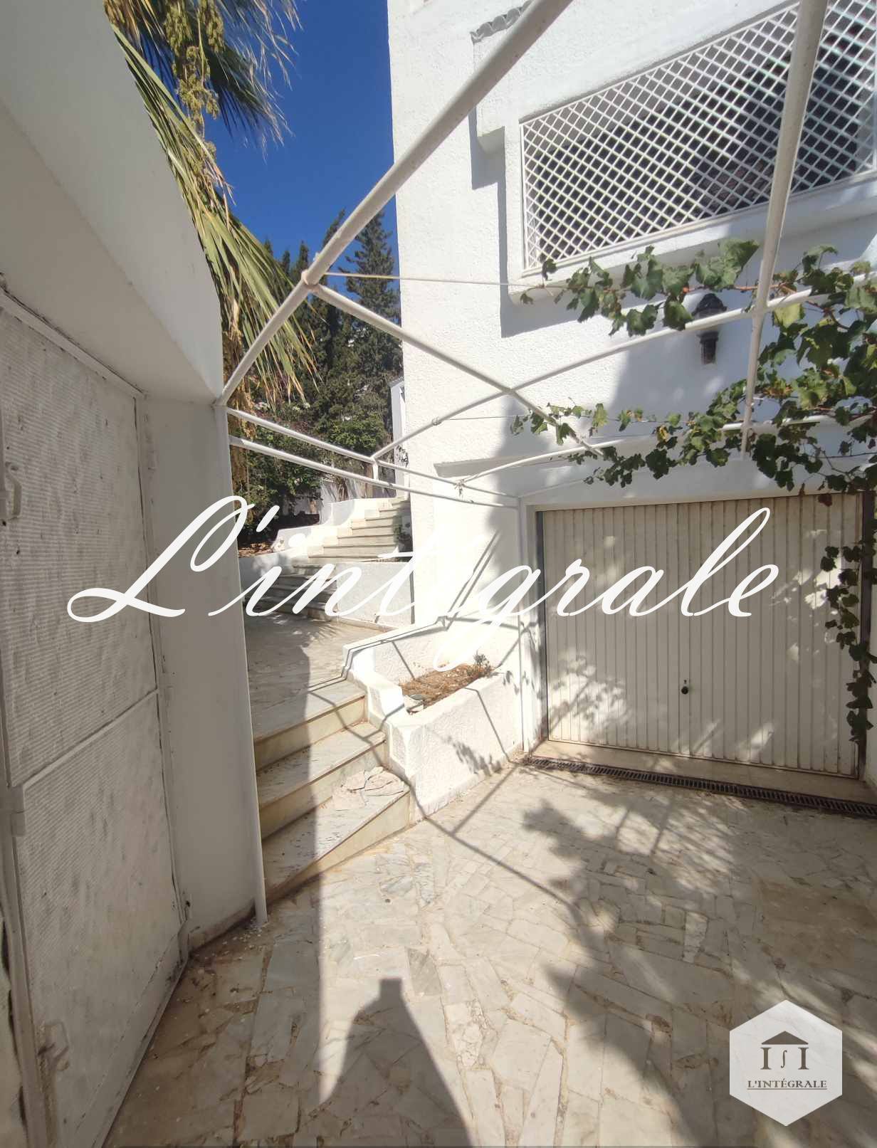 El Menzah El Manar 1 Vente Maisons Grande villa s6 avec grand jardin