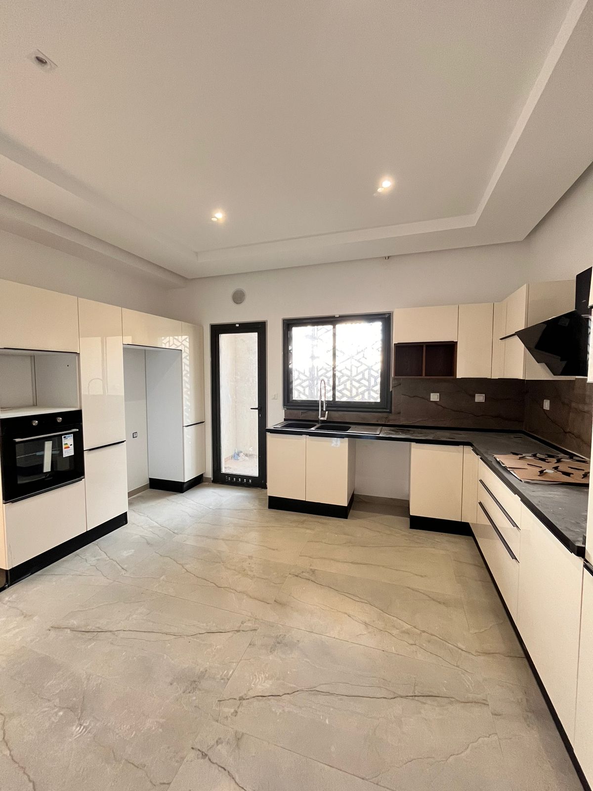 La Soukra&nbsp;La Soukra&nbsp;Vente&nbsp;Duplex&nbsp;Duplex s4 avec jardin