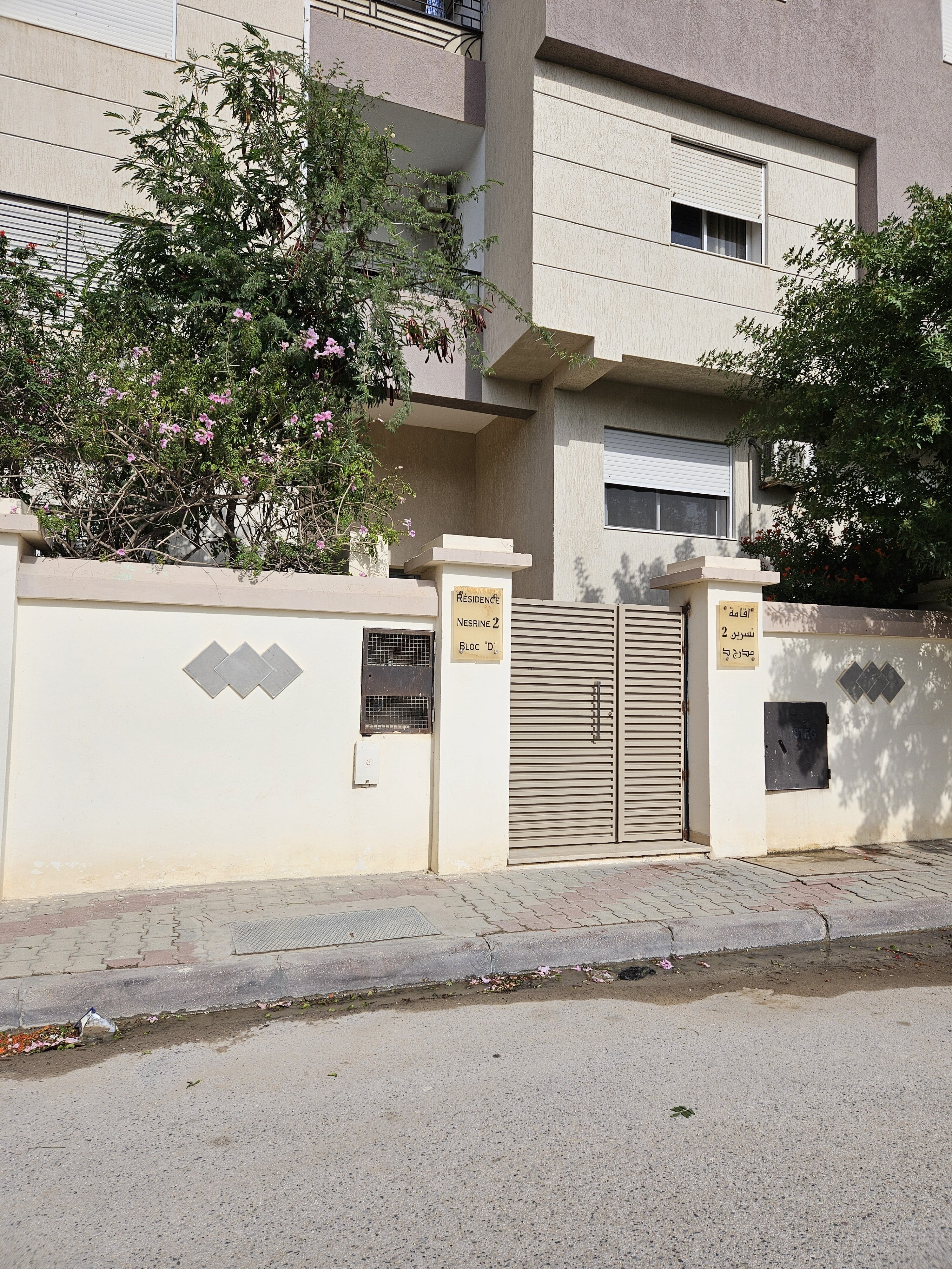 Raoued Ariana Essoughra Vente Appart. 3 pices Appartement s plus 2 avec un garage pour voiture