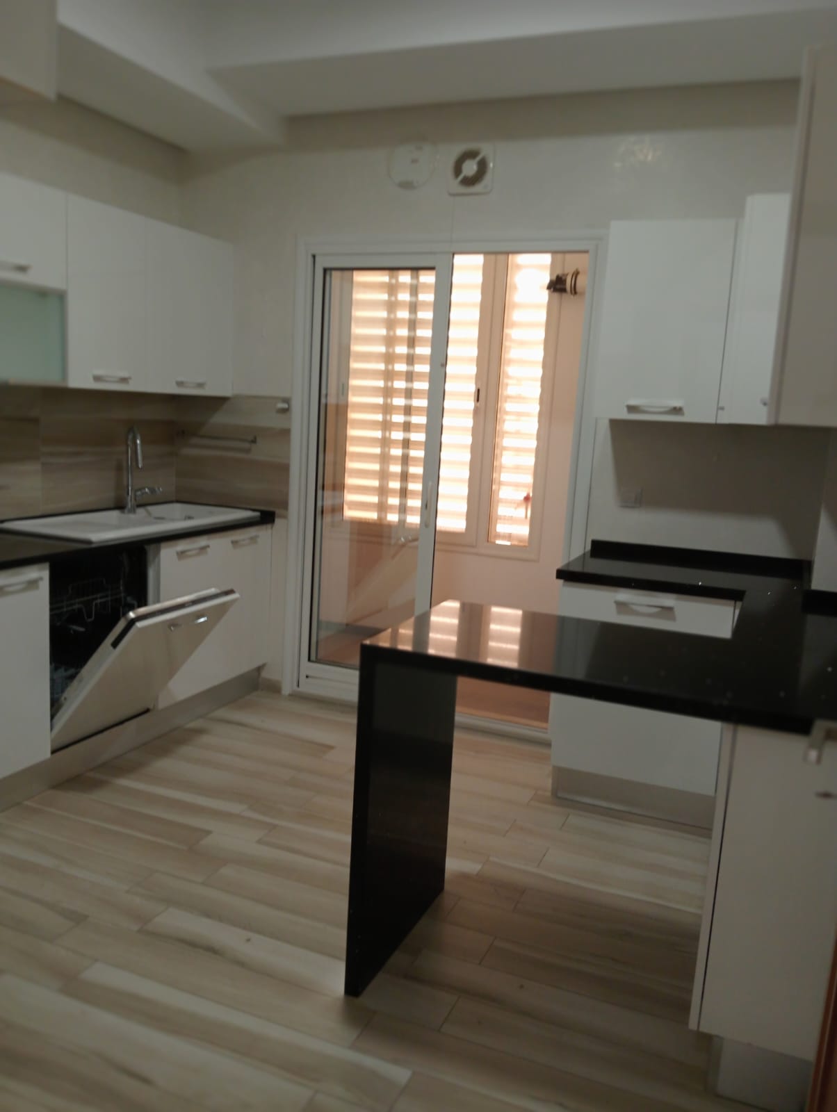Ain Zaghouan Jardins de Carthage Vente Appart. 4 pices Appartement s3