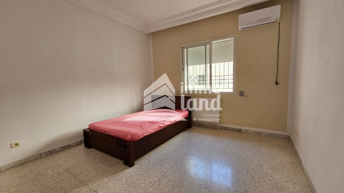 La Marsa El Aouina Vente Appart. 4 pices Appartement s3  cit les palmeraies