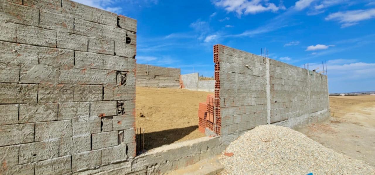 Sidi Thabet Sidi Thabet Vente Appart. 1 pice Terrain de 445 m2 est titr