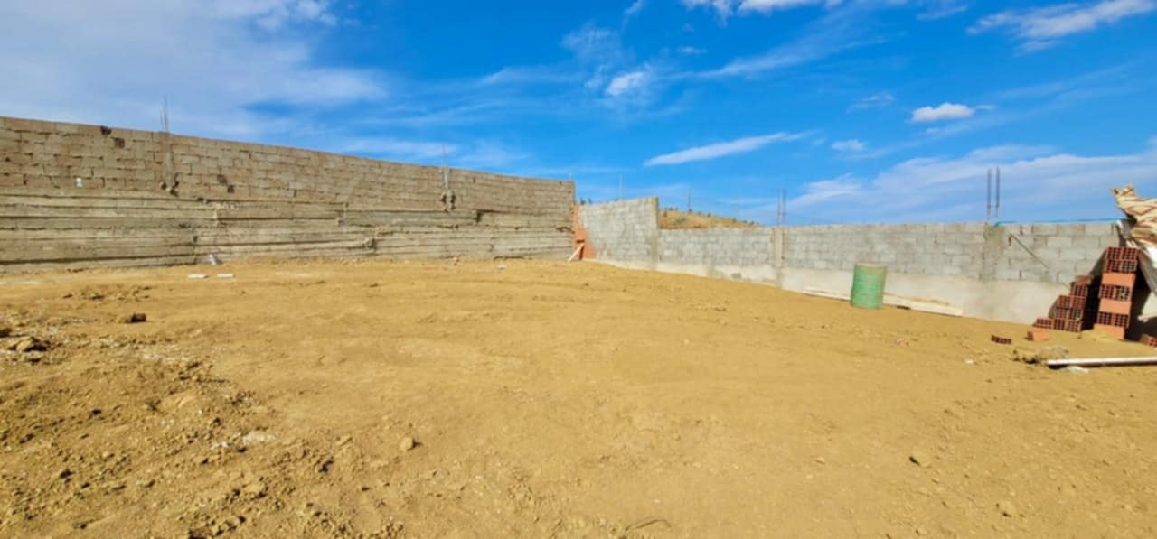 Sidi Thabet Sidi Thabet Vente Appart. 1 pice Terrain de 445 m2 est titr