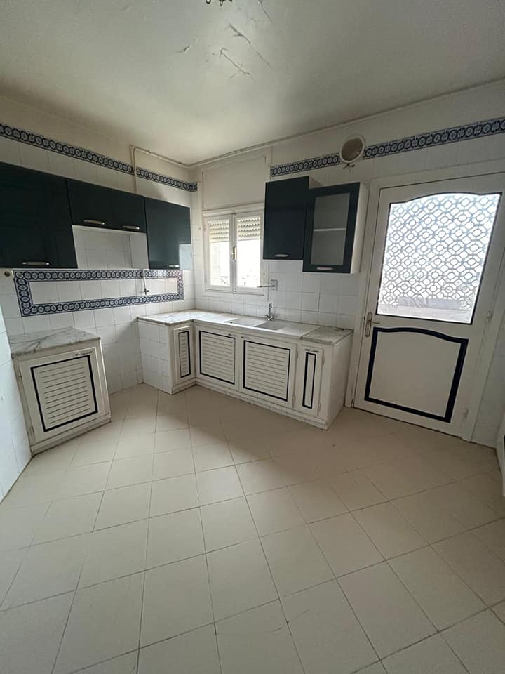 Ariana Ville Cite Ennasr 2 Vente Appart. 4 pices Un appartement s3  ennasr 2