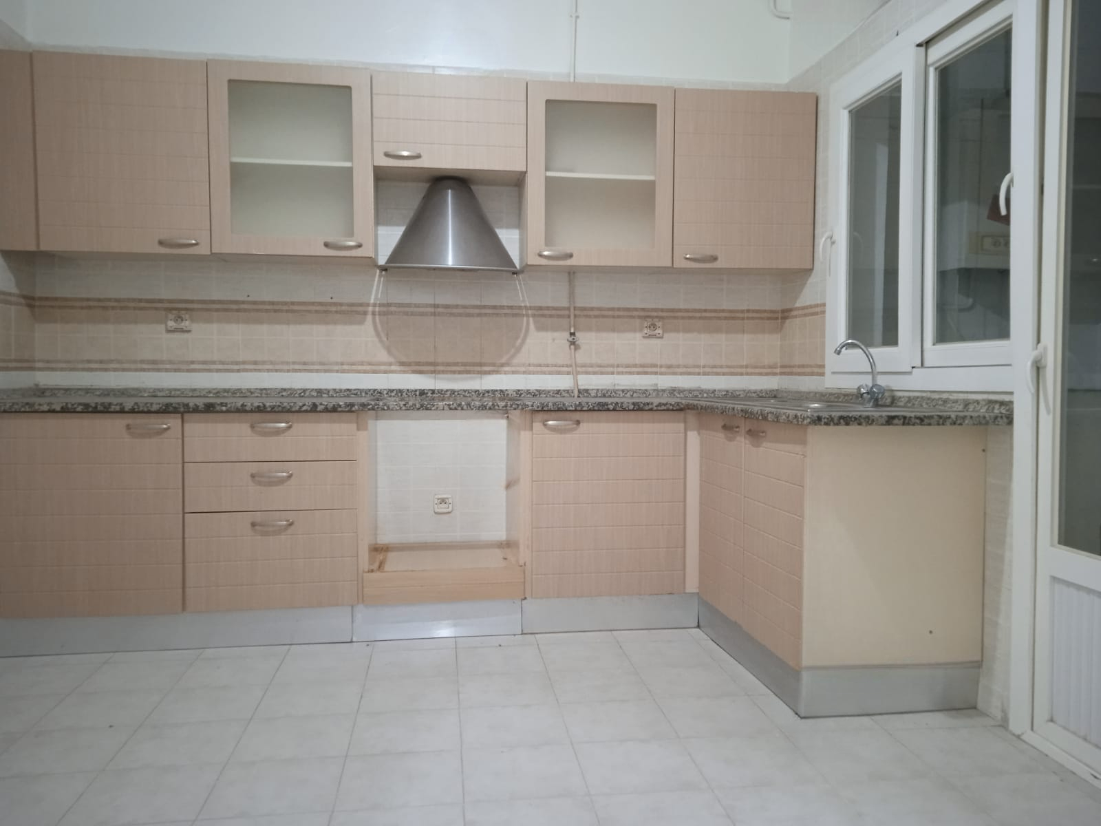 La Marsa El Aouina Vente Appart. 4 pices Appartement s4 lumineux