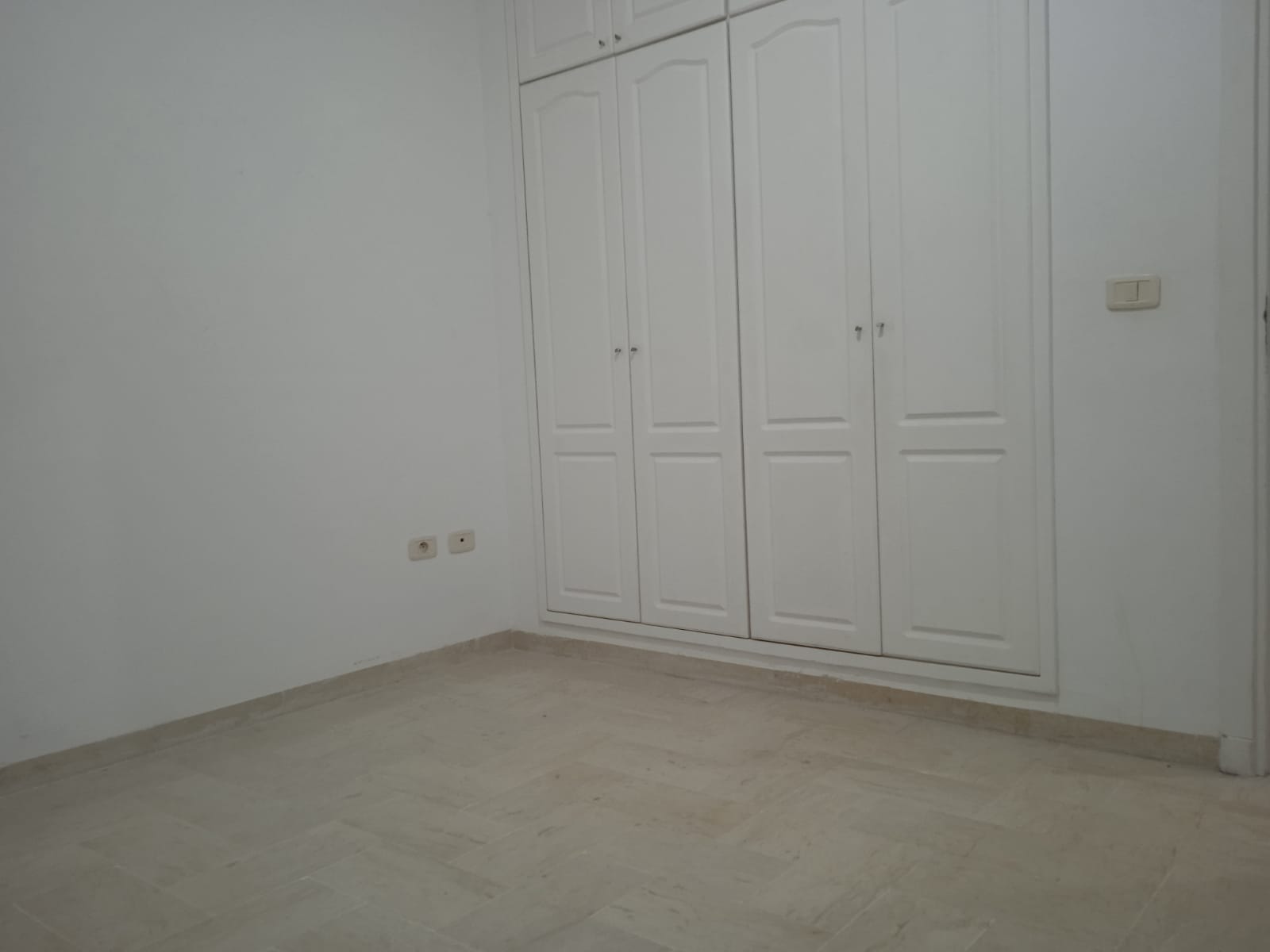 La Marsa El Aouina Vente Appart. 4 pices Appartement s4 lumineux