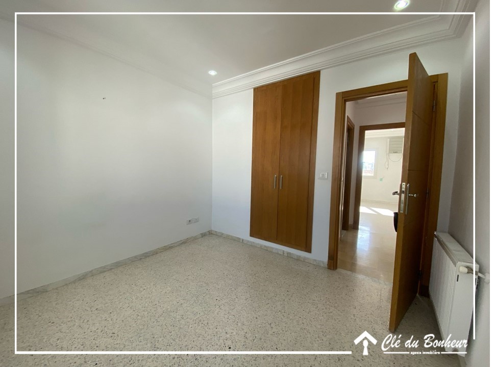 La Marsa El Aouina Vente Appart. 3 pices Appartement s3 en bon tat  cit wahat