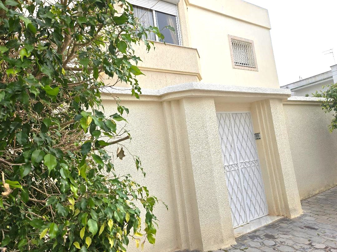 El Omrane El Omrane Vente Maisons Villa moderne jumelée 3 niveaux bon état et studio