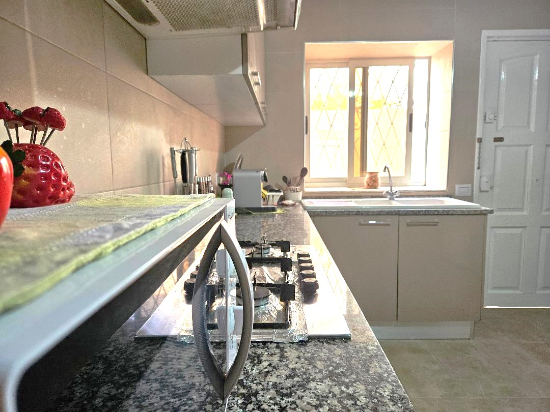 El Omrane El Omrane Vente Maisons Villa moderne jumelée 3 niveaux bon état et studio