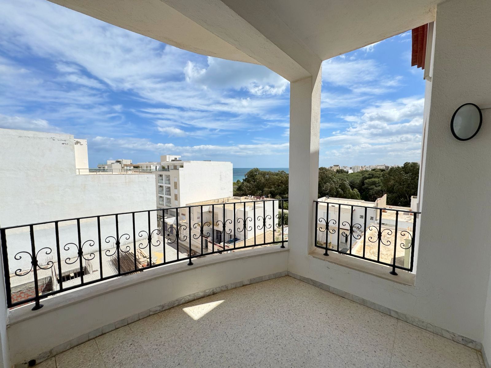 Akouda Chatt Meriem Vente Appart. 3 pices S2 avec une vue mer et deux terrasses