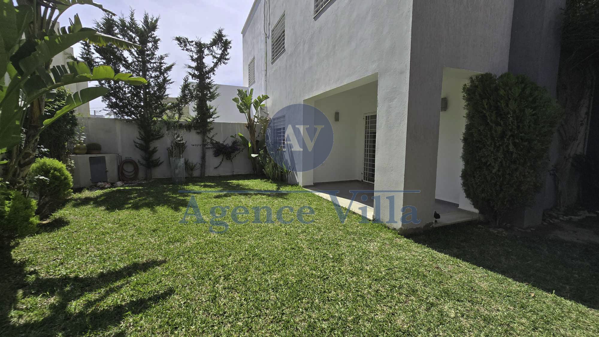 La Soukra Chotrana 3 Vente Maisons Une villa  la soukra avec jardin