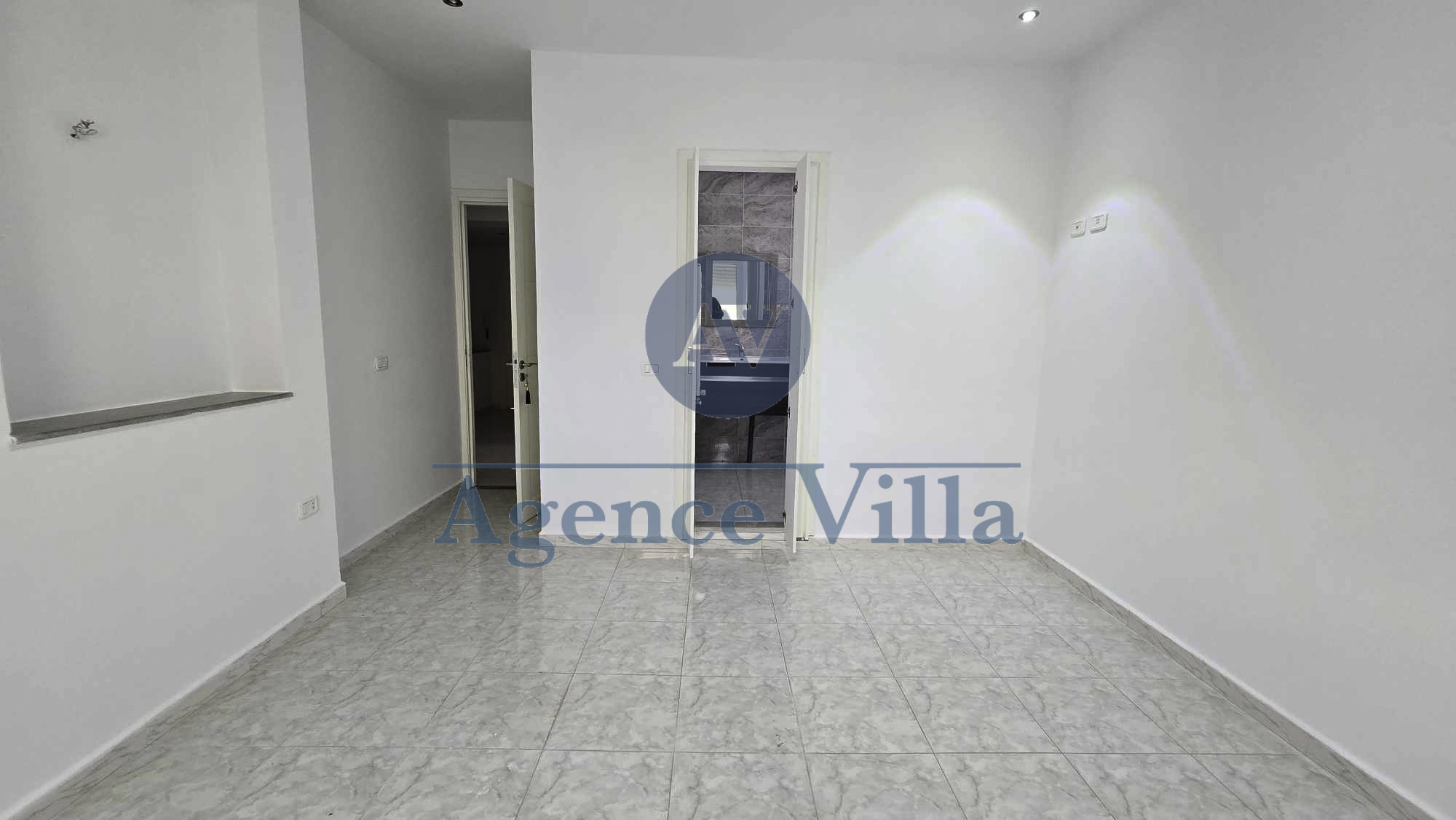 La Soukra Chotrana 3 Vente Maisons Une villa  la soukra avec jardin