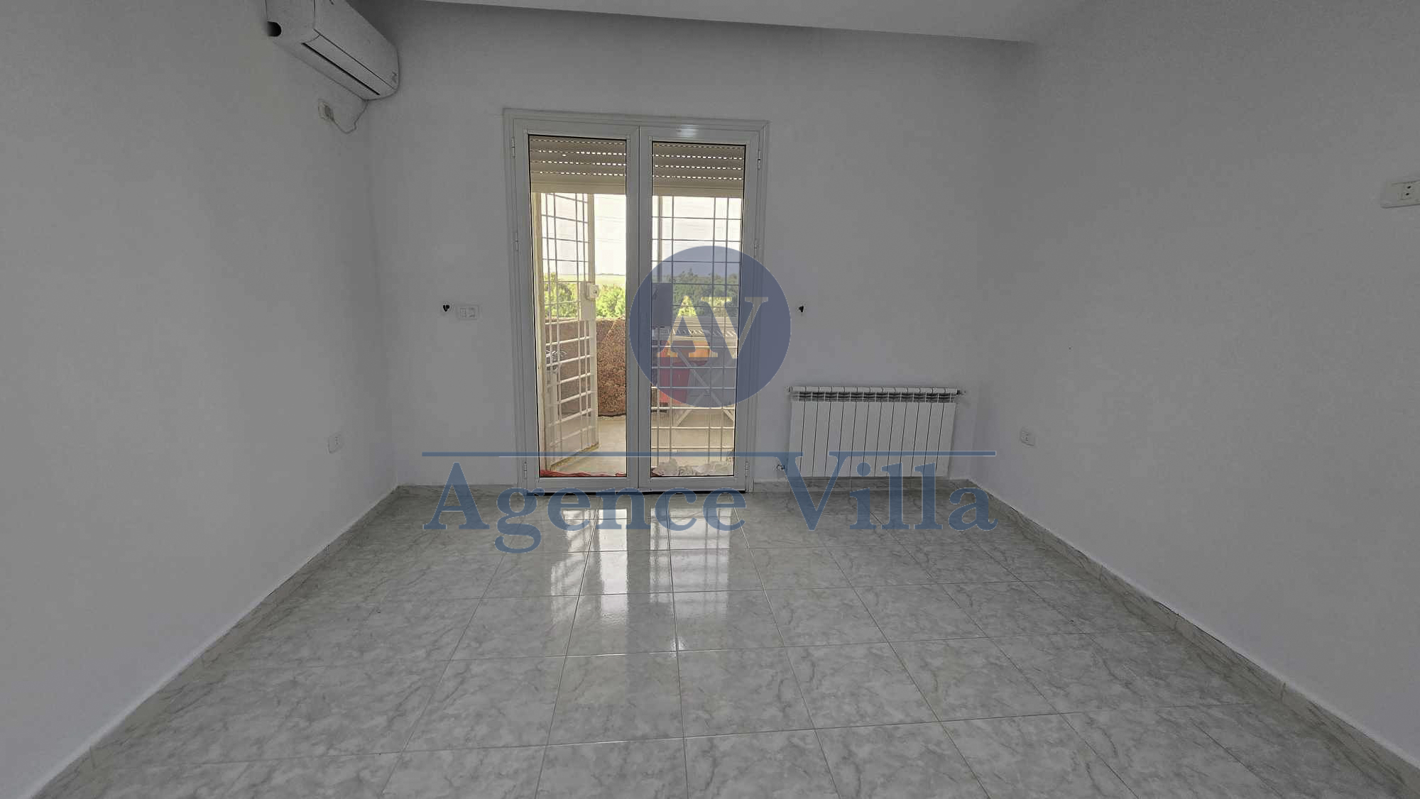 La Soukra Chotrana 3 Vente Maisons Une villa  la soukra avec jardin