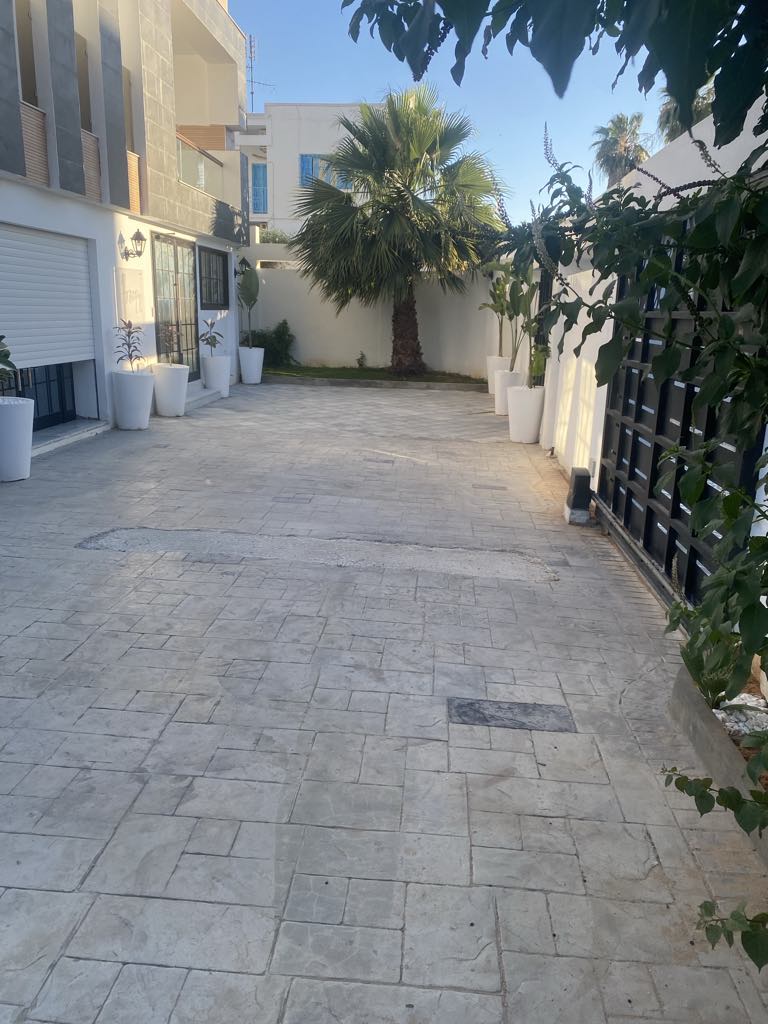 El Menzah Mutuelle Ville Vente Maisons Surface commerciale de 380m2
