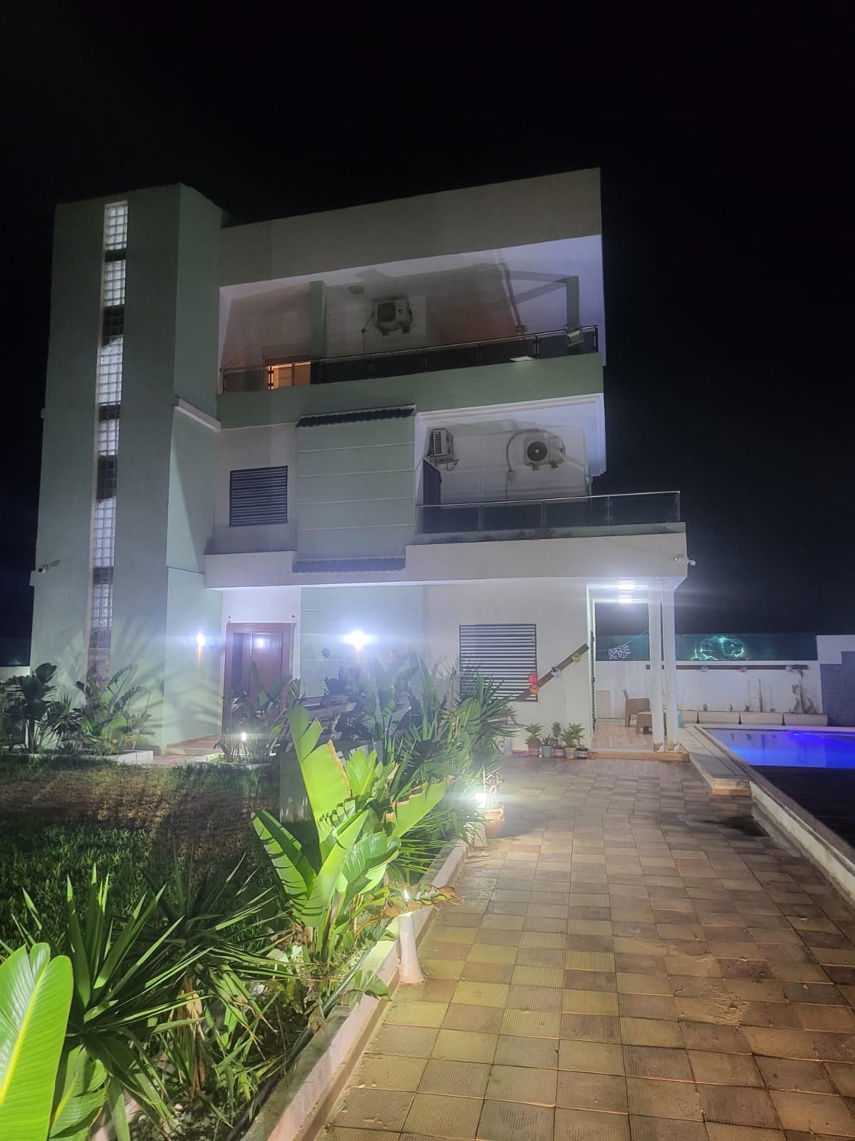 Ras Jebel Ras Jebel Vente Duplex Villa haut standing avec piscine  a chat mami