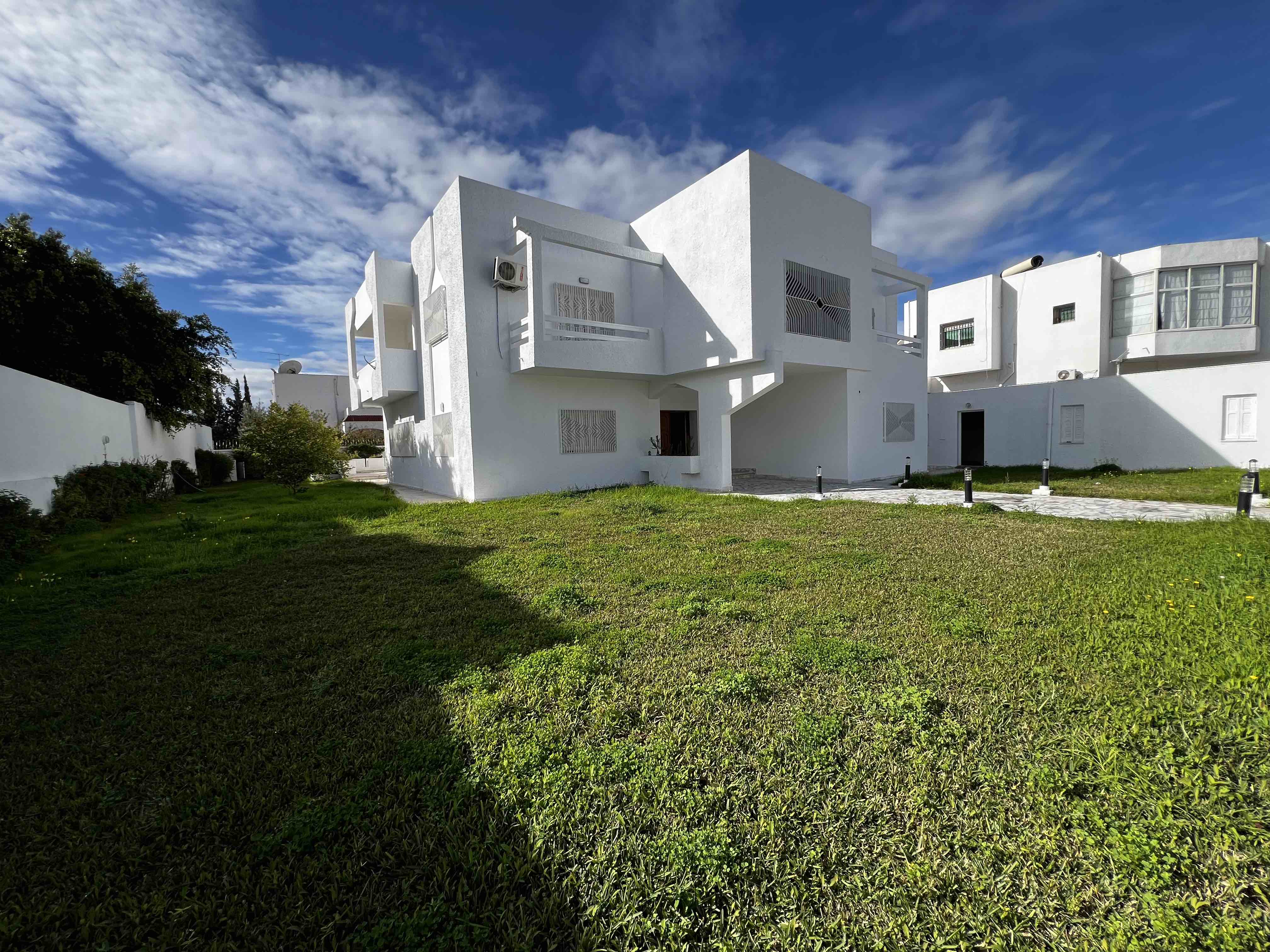 La Soukra La Soukra Vente Maisons Villa 1100m2  la soukra