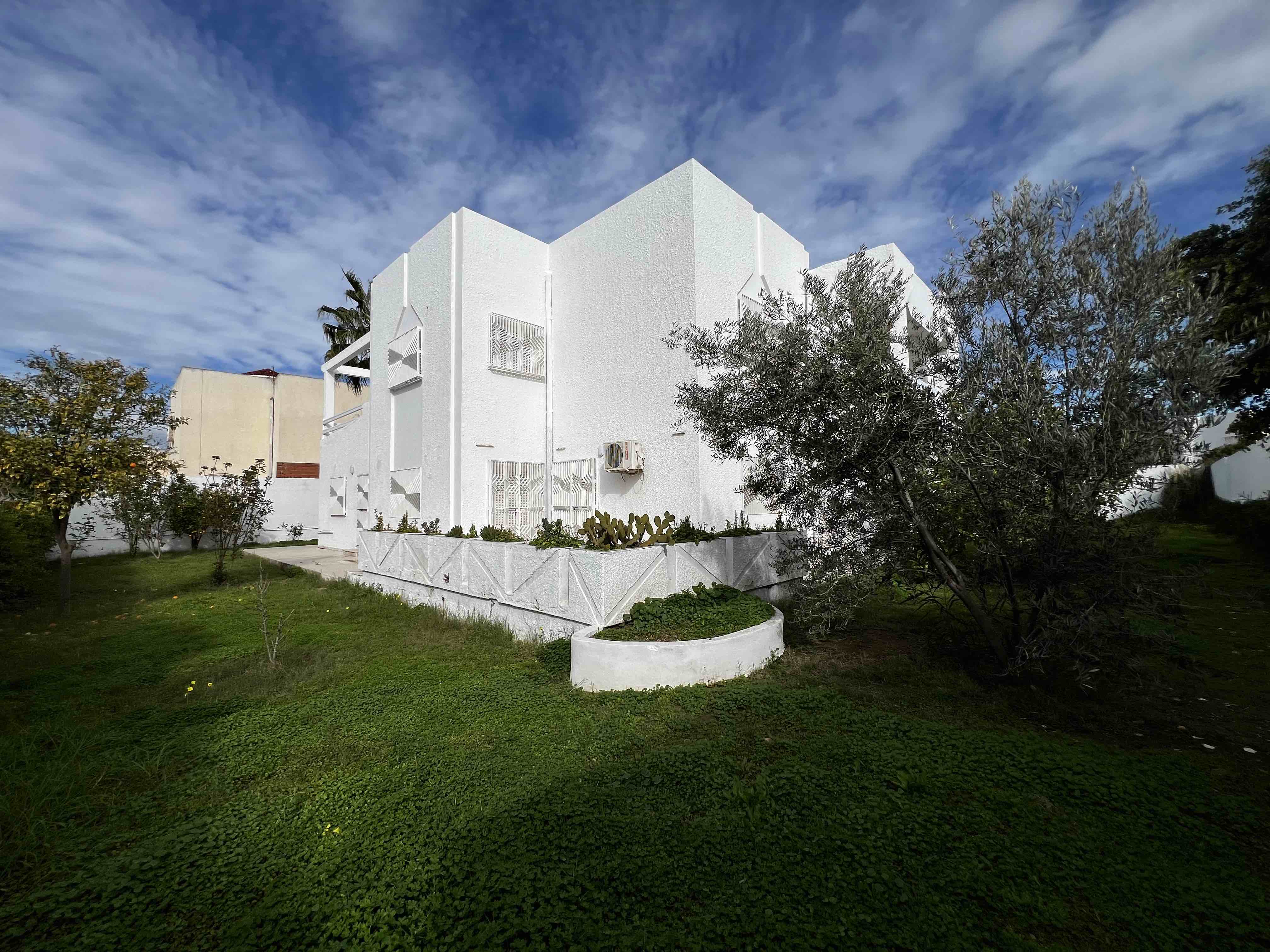 La Soukra La Soukra Vente Maisons Villa 1100m2  la soukra