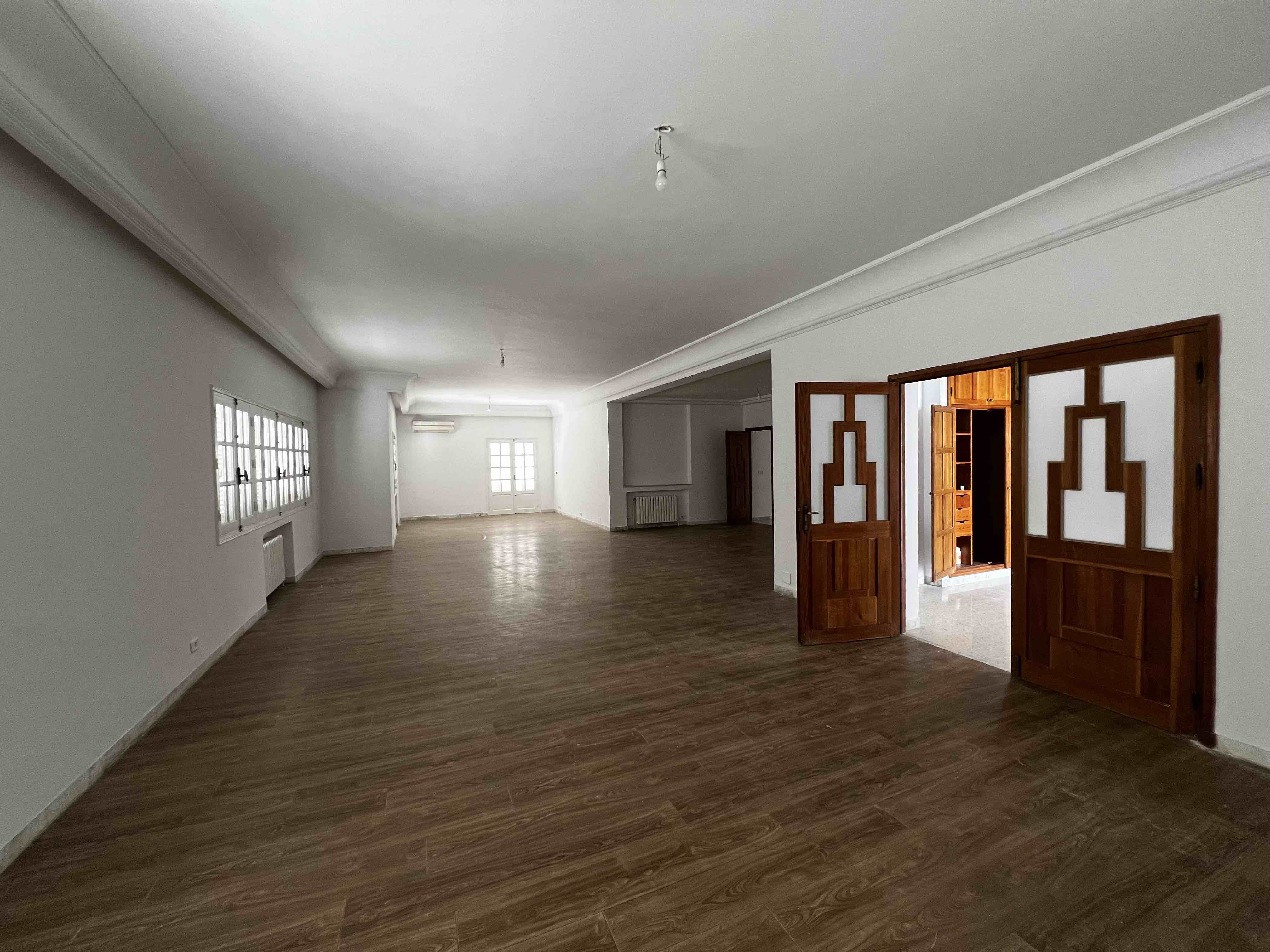 La Soukra La Soukra Vente Maisons Villa 1100m2  la soukra
