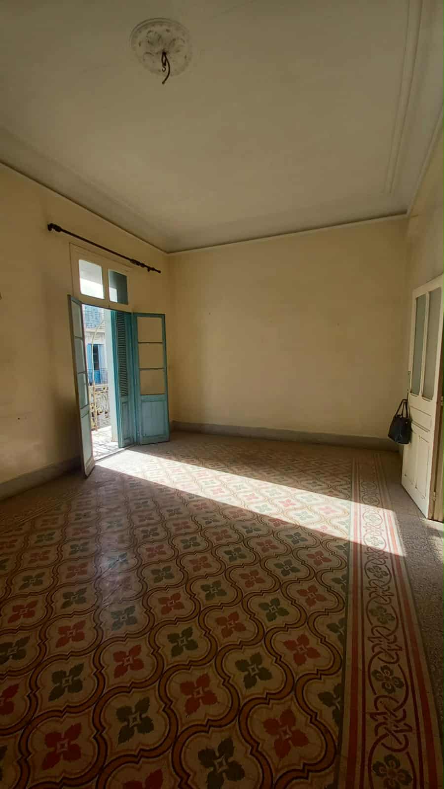 Bab Bhar Republique Vente Appart. 5 pièces+ Av s7 tunis