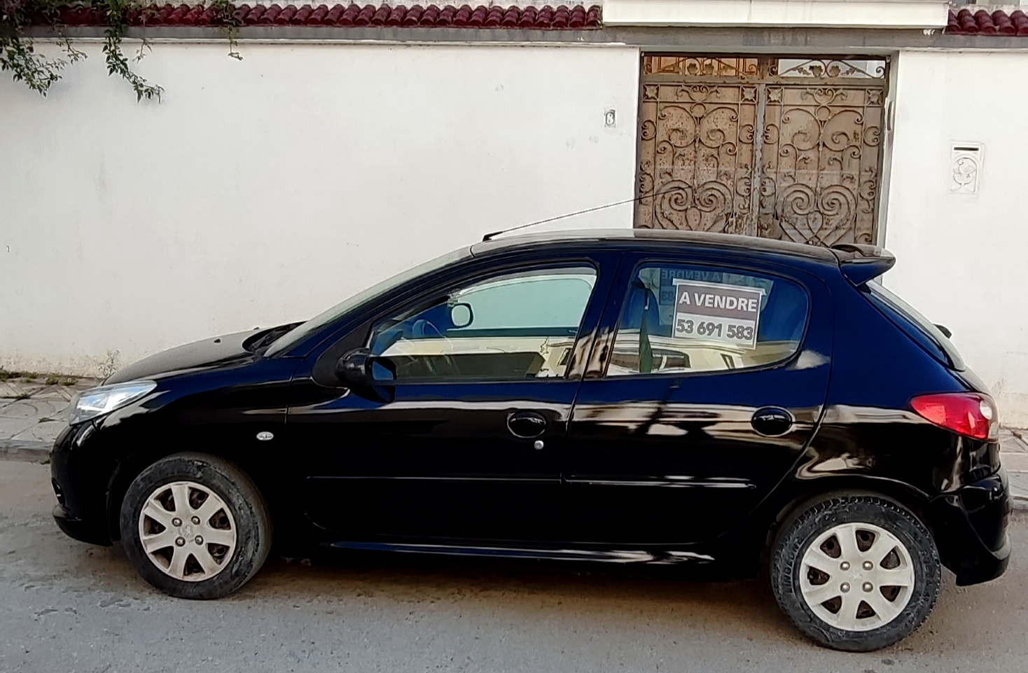 La Marsa El Aouina Peugeot 206+ Belle 206 plus a laouina