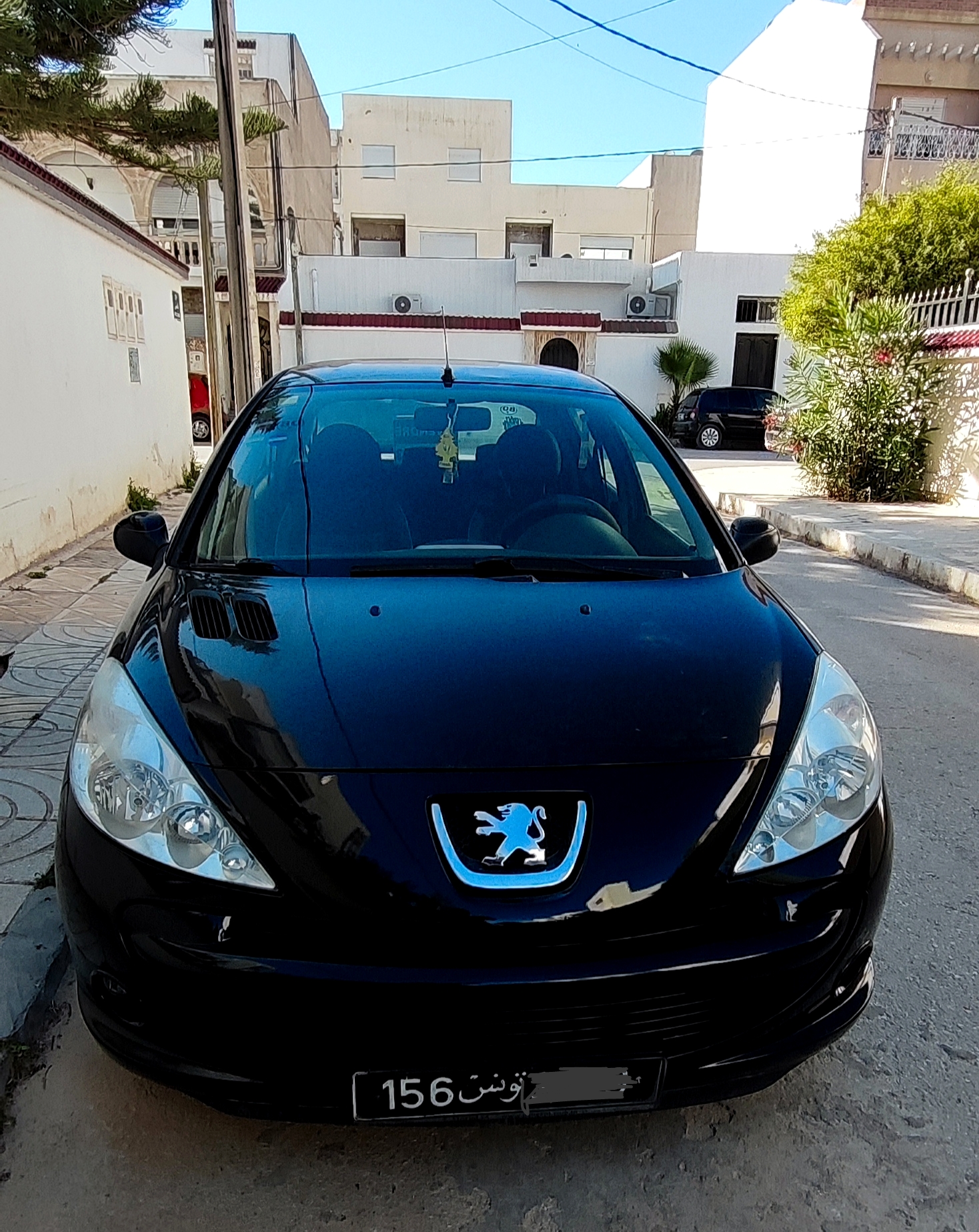 La Marsa El Aouina Peugeot 206+ Belle 206 plus a laouina
