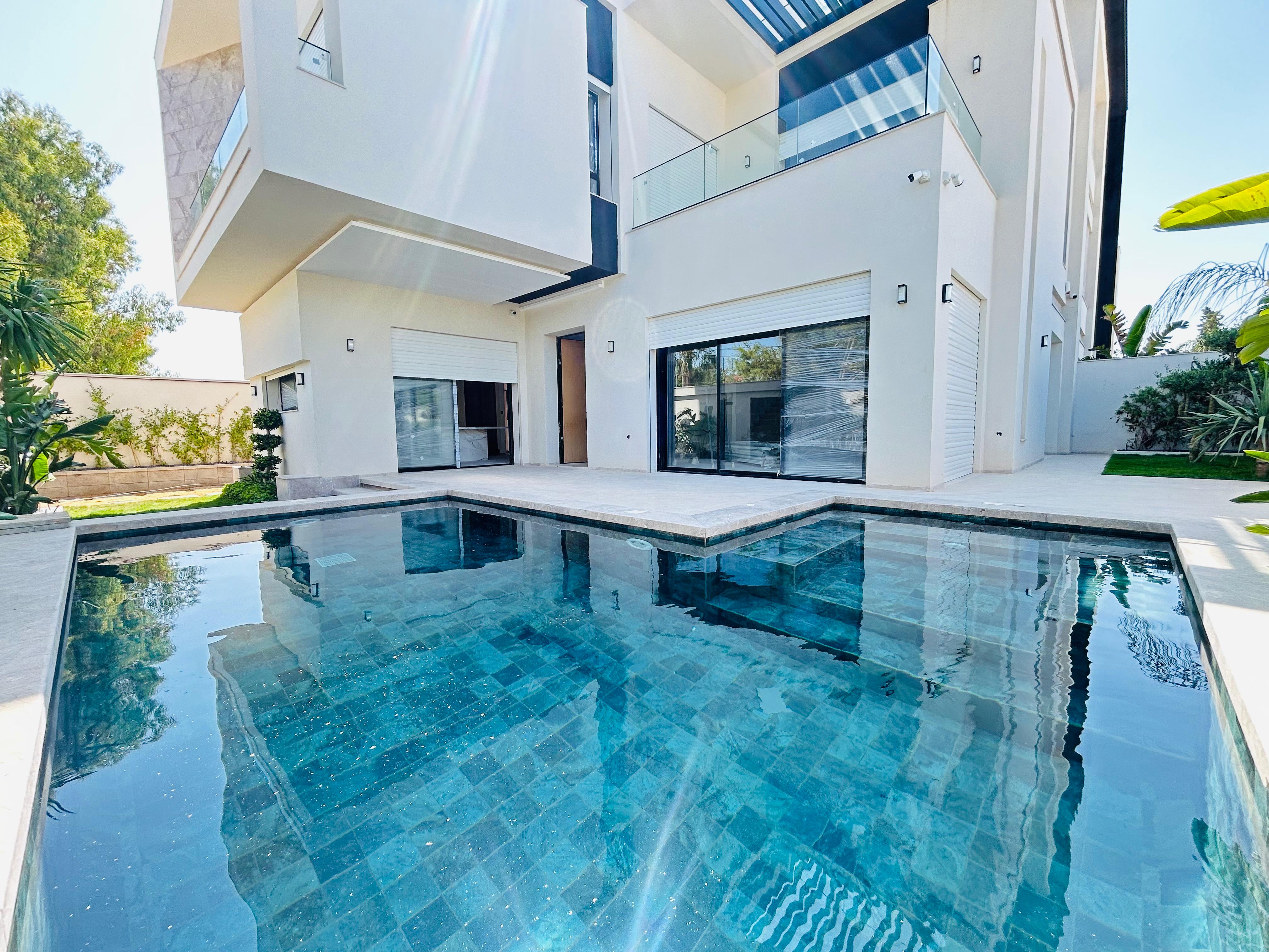 La Soukra La Soukra Vente Maisons Villa s5 avec piscine jamais habit  la soukra
