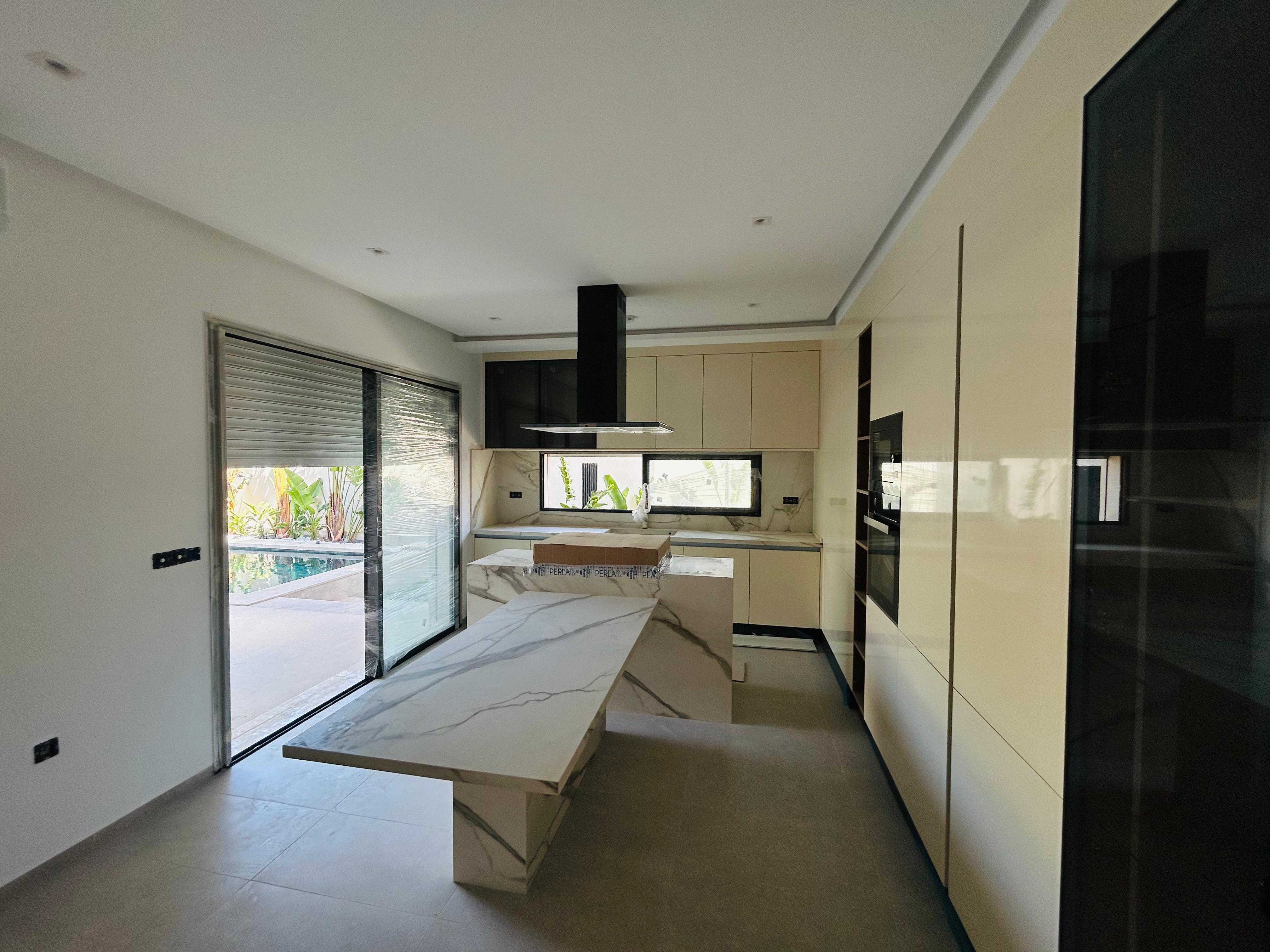 La Soukra La Soukra Vente Maisons Villa s5 avec piscine jamais habit  la soukra