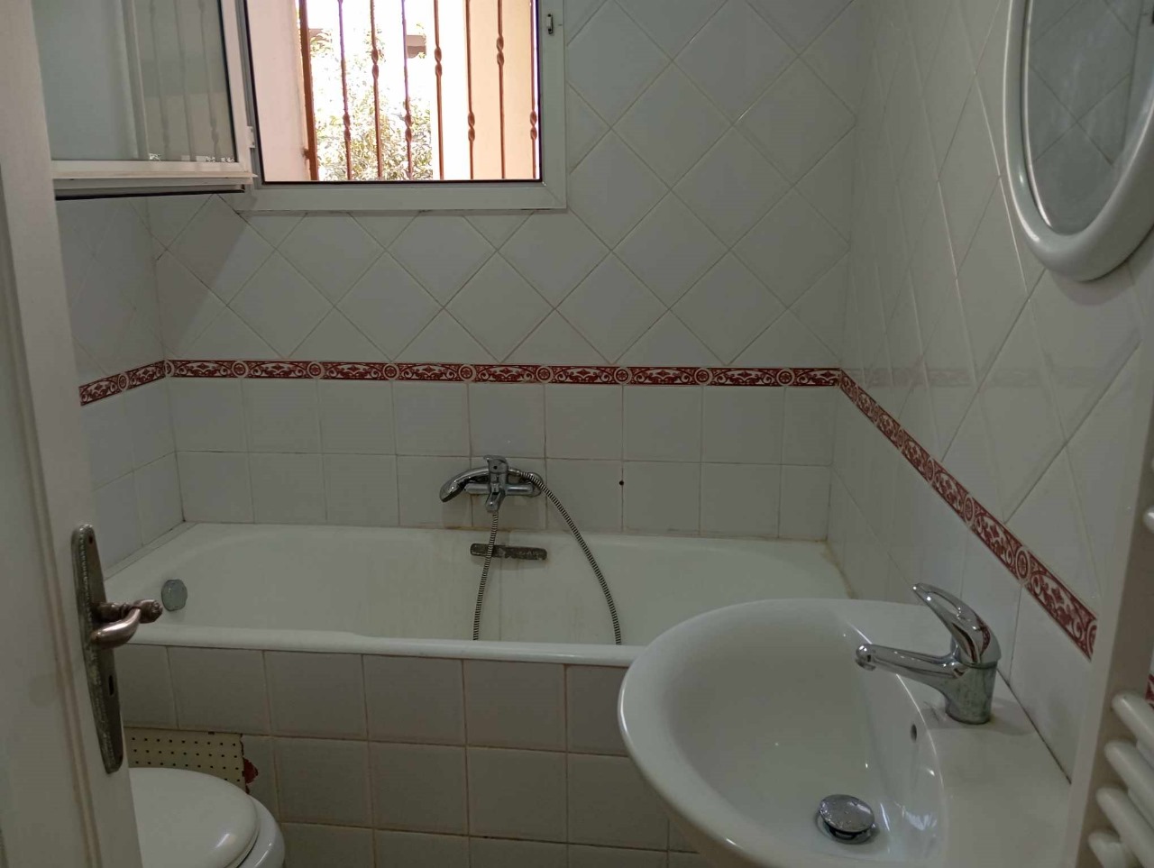 La Marsa El Aouina Vente Appart. 4 pices Apprt s3 avec parking  cit lwahat