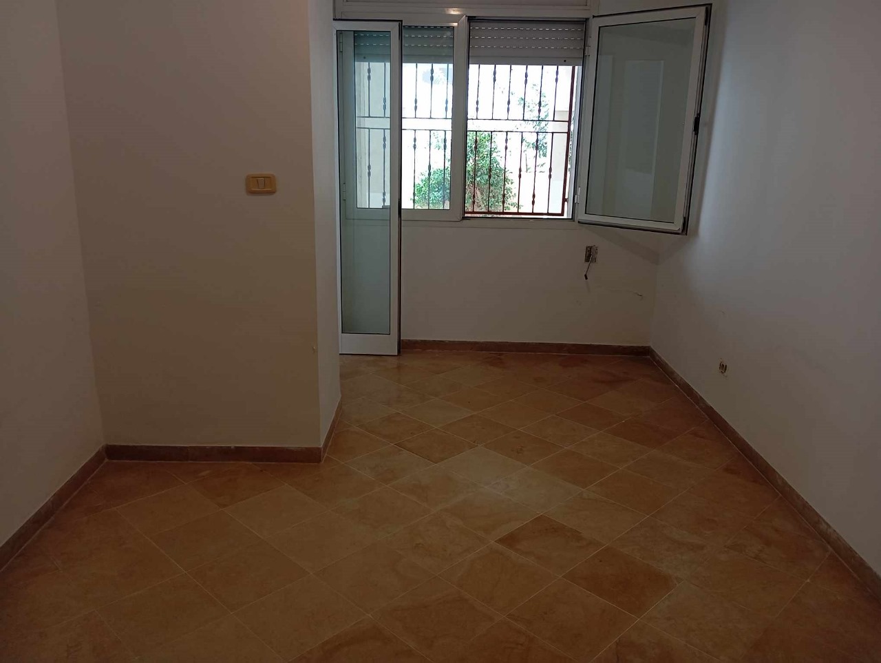La Marsa El Aouina Vente Appart. 2 pices Apprt s1 au rdc  cit l wahat