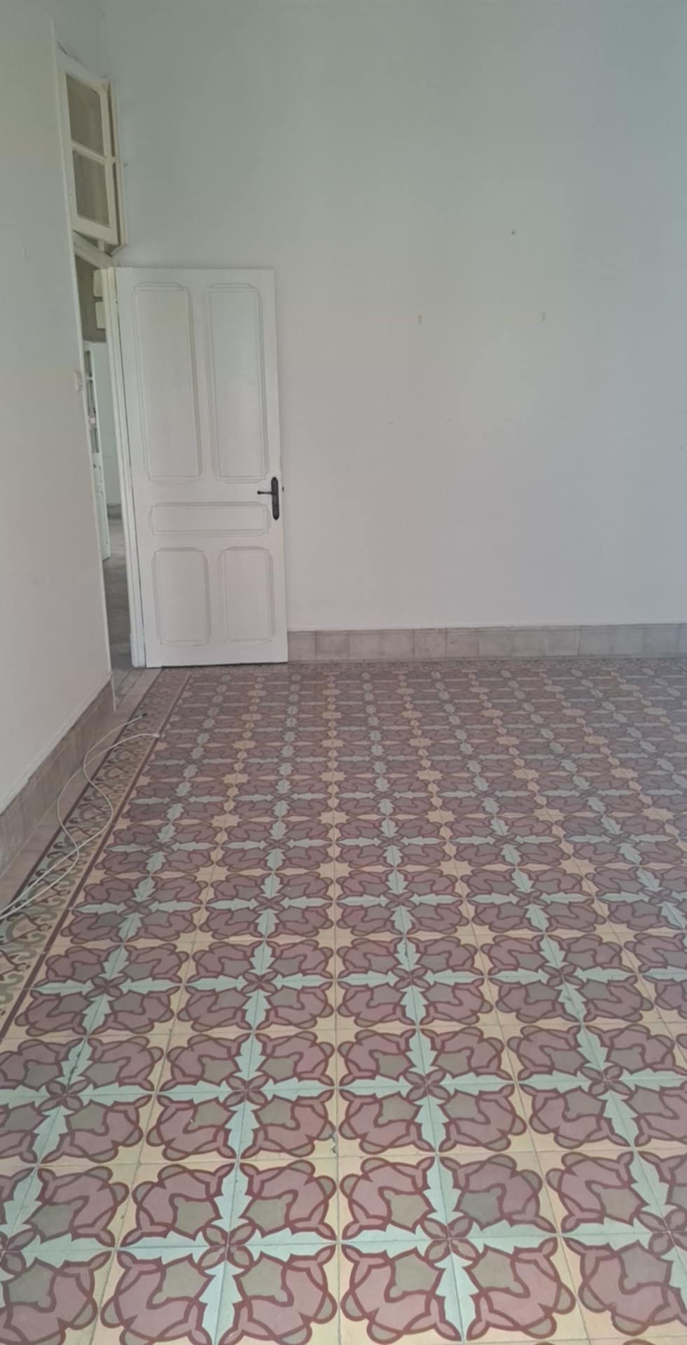 Bab Bhar Habib Thameur Vente Appart. 5 pices+ Un grand s 4 en plein centre ville