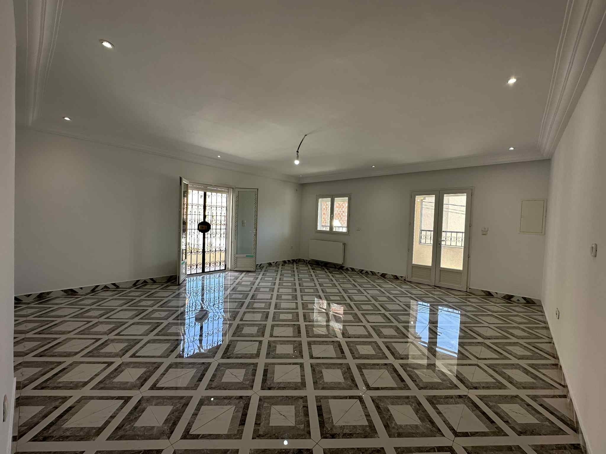 Ariana Ville Ariana Location Appart. 4 pices Etage de villa s3 neuf  cit enkhilet