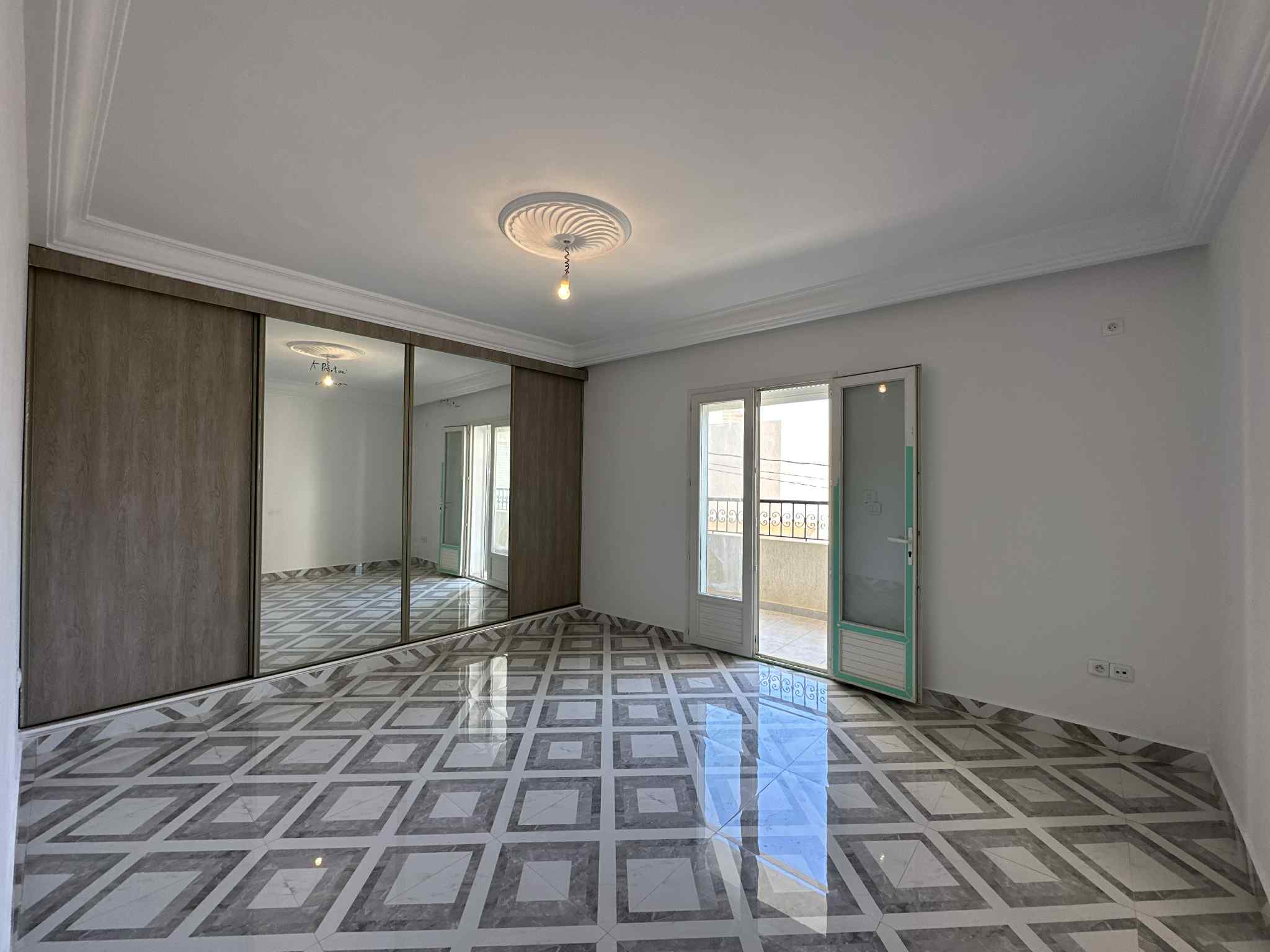 Ariana Ville Ariana Location Appart. 4 pices Etage de villa s3 neuf  cit enkhilet