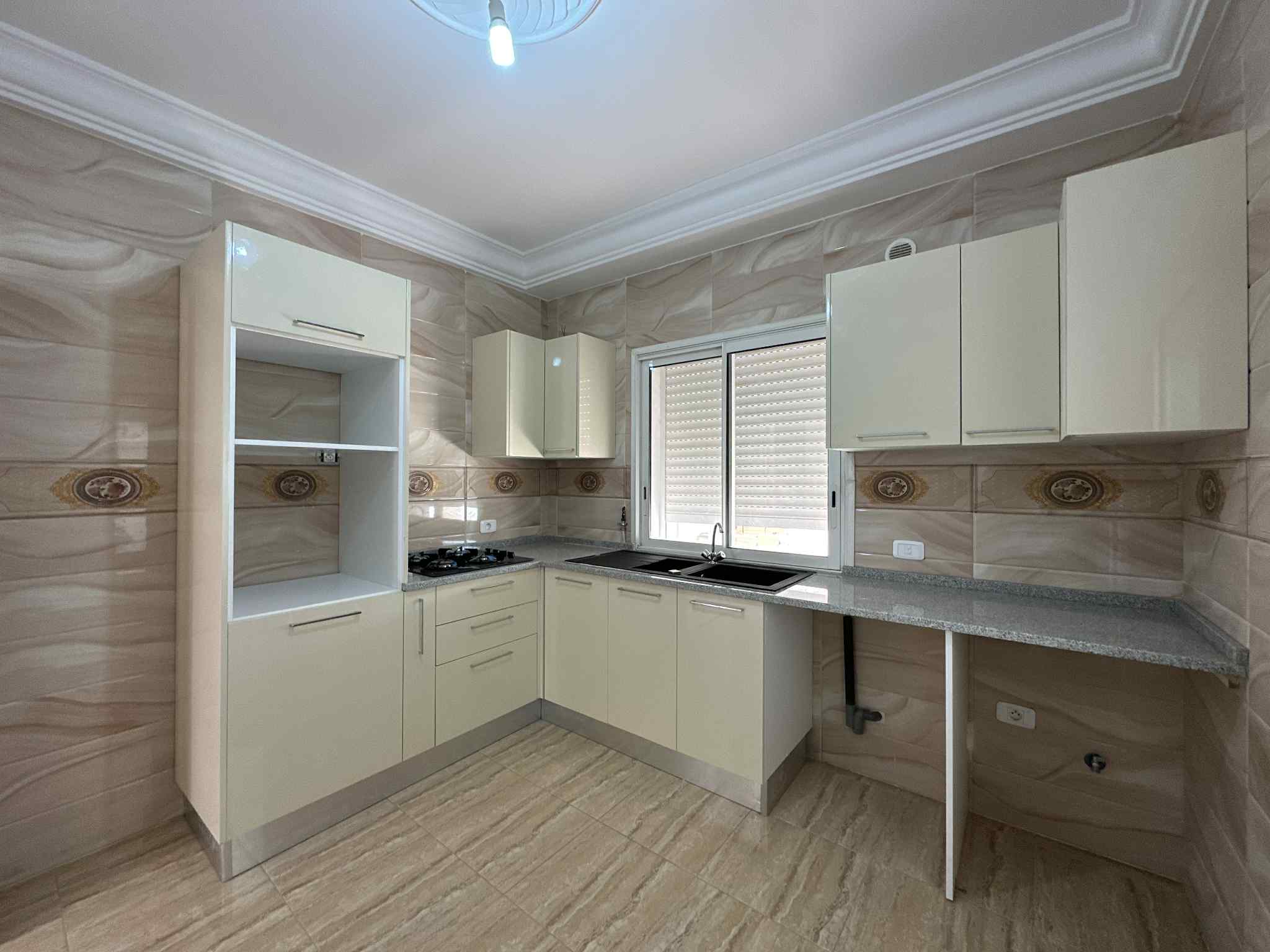 Ariana Ville Ariana Location Appart. 4 pices Etage de villa s3 neuf  cit enkhilet