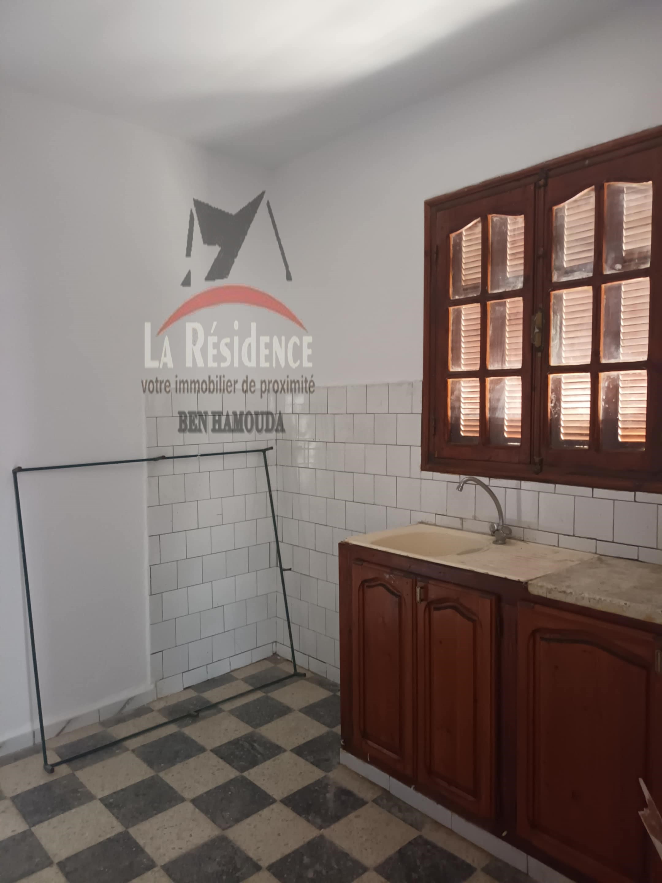 Bizerte Nord Bizerte Vente Appart. 1 pice Deux maisons  sur la route principale  bizerte