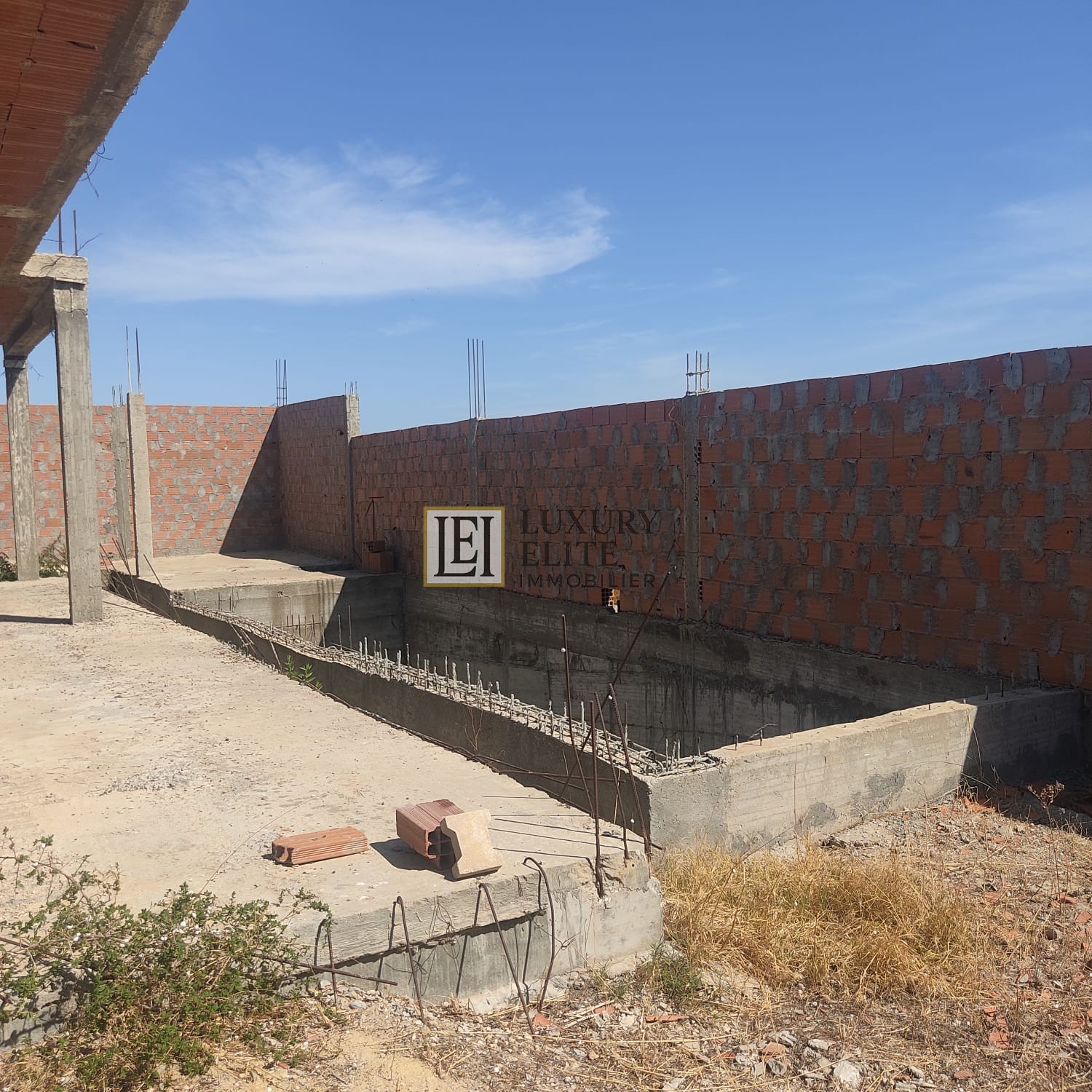 Soliman Soliman Vente Maisons Villa inacheve avec piscine  soliman borj cedria