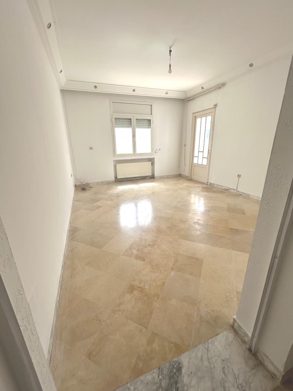 Mnihla&nbsp;Jardins d'el Menzah&nbsp;Vente&nbsp;Appart. 4 pi�ces&nbsp;Appart moderne salon 3 chambres au 1er �tage