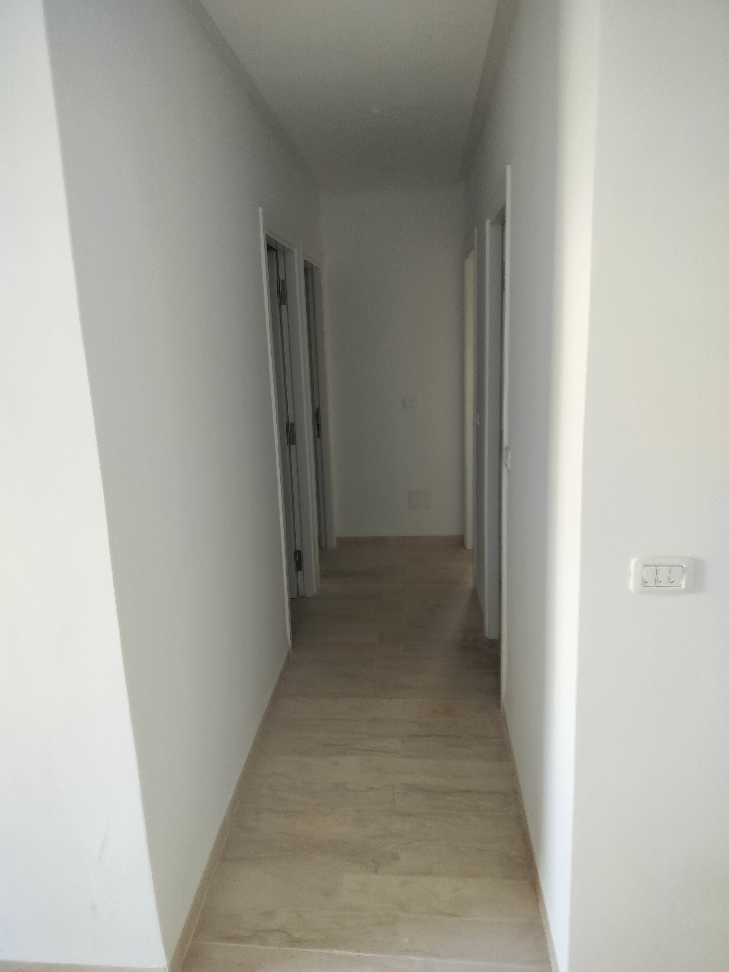 Sidi Hassine Cite Mrad 1 Vente Maisons Un appartement et 2 locaux commerciaux