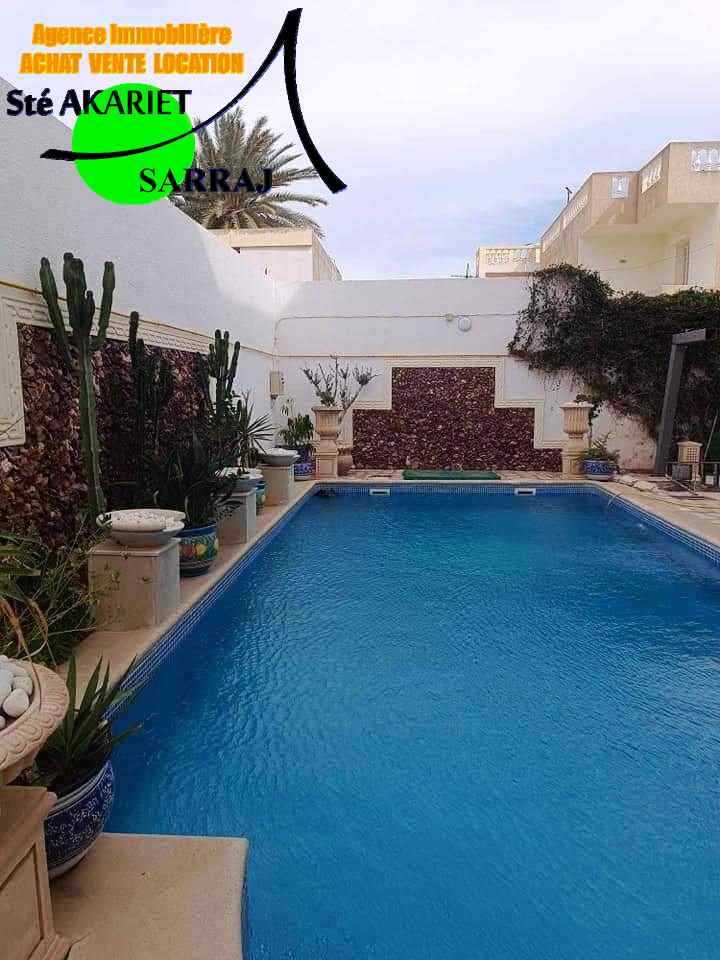 Akouda Chatt Meriem Vente Maisons Villa avec piscine au 2me position de la plage