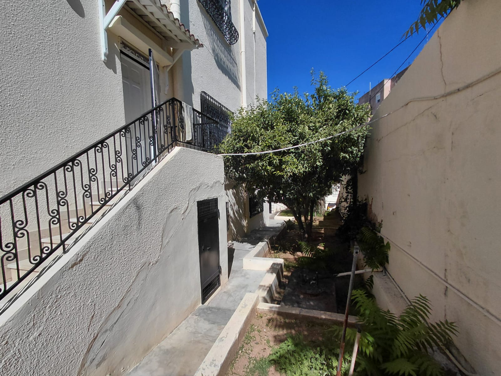 Sidi El Bechir Monfleury Vente Maisons Une villa sur deux niveaux  montfleury