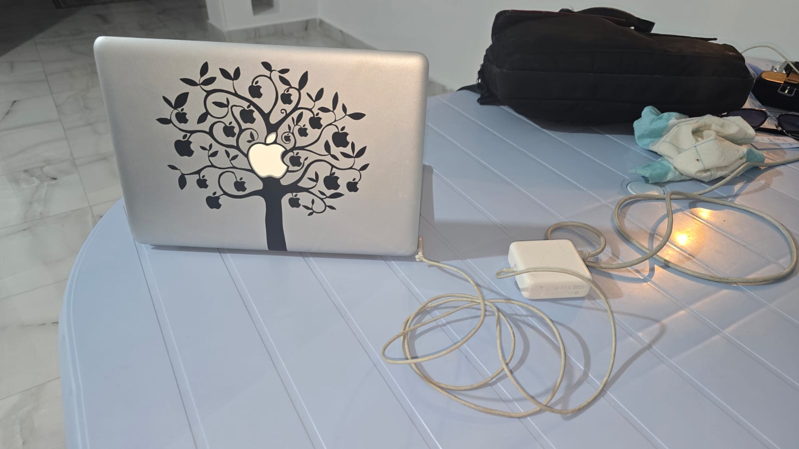 Kairouan Nord Cite Ennasr Apple / MacBook MacBook Air 13 pouces Macbook pro   i5  8go  ssd 320go  parfait tat