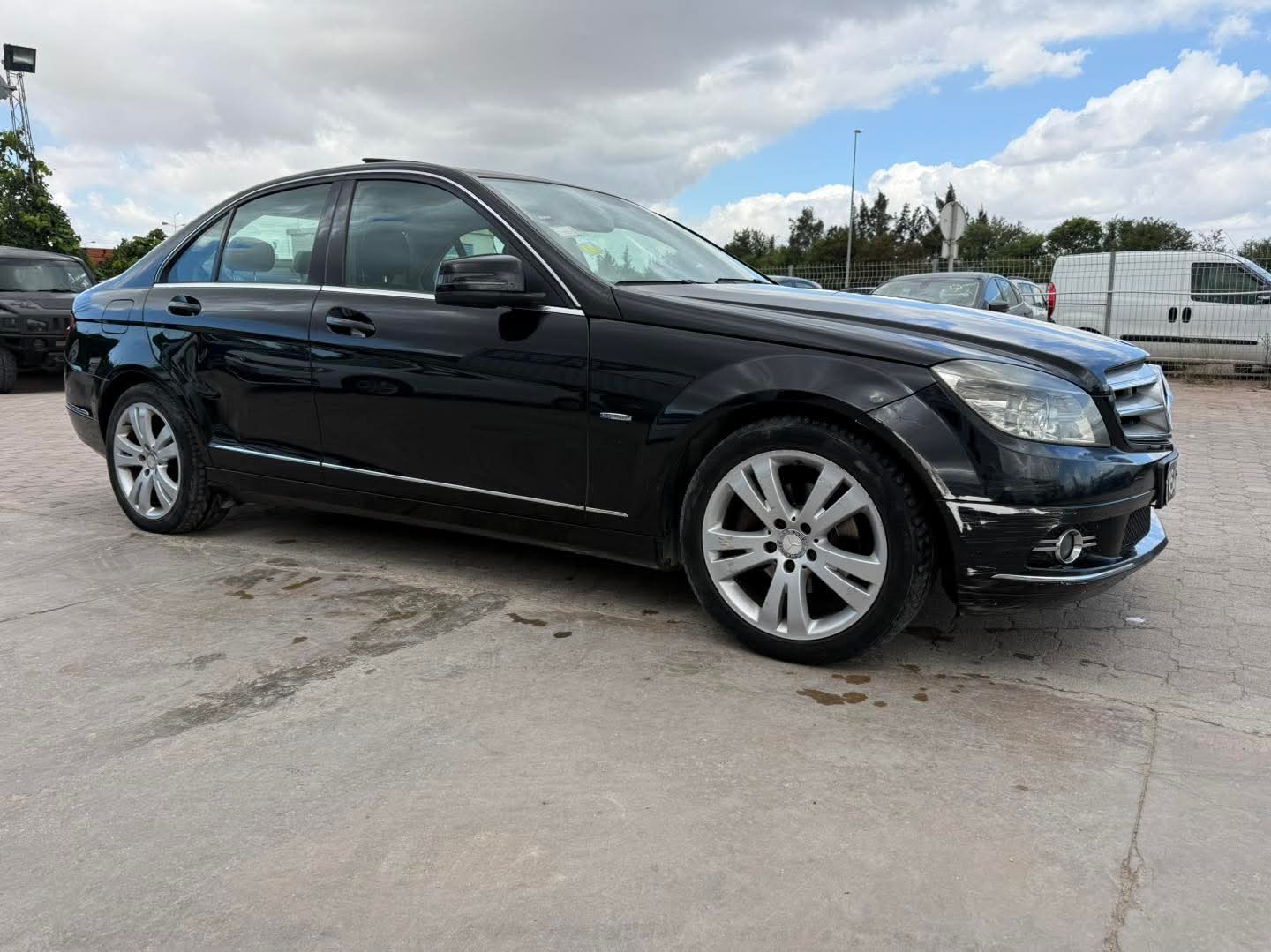 Ezzahra Ezzahra Mercedes 200 2010 mercedes c200 cdi bvm6 toit ouvrant