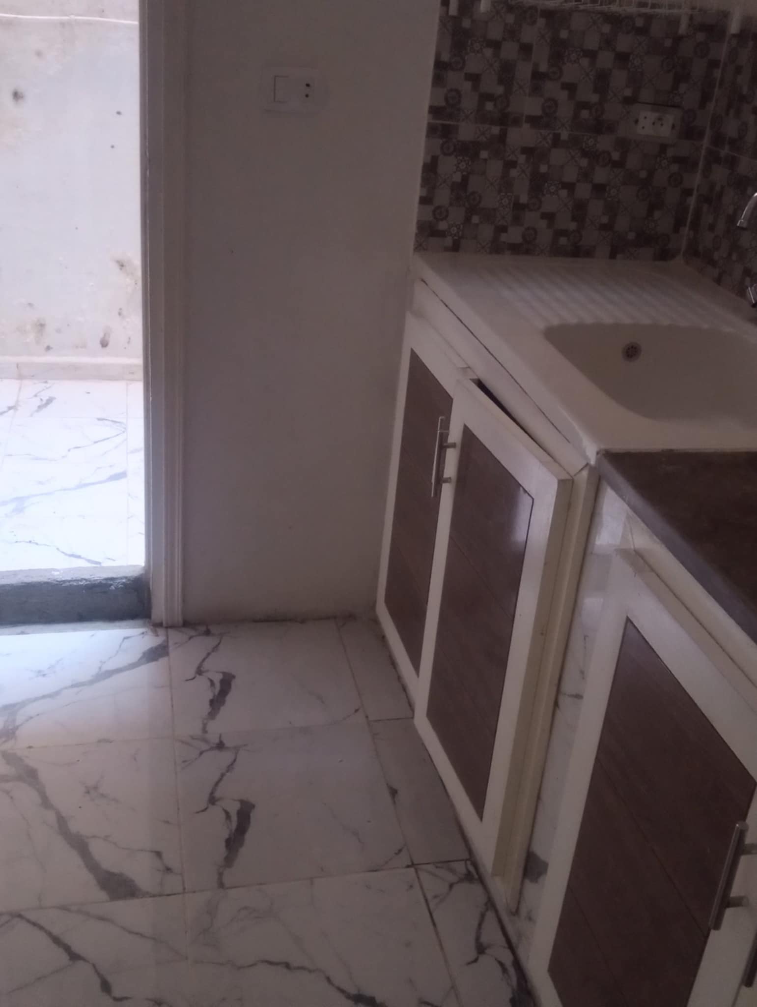 Bab Bhar&nbsp;Bab El Jazira&nbsp;Vente&nbsp;Appart. 3 pi�ces&nbsp;S3 et un magasin au centre ville