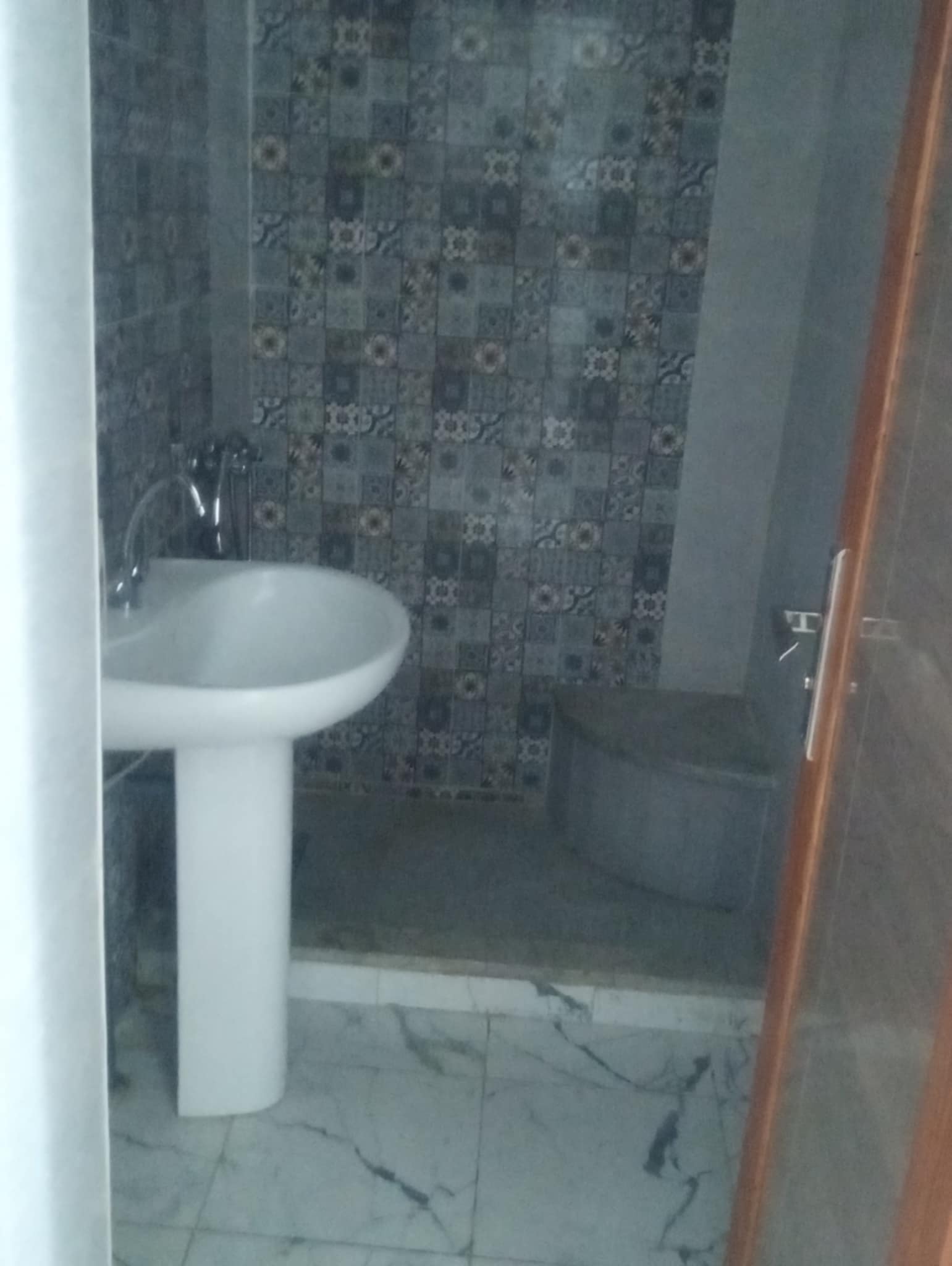 Bab Bhar&nbsp;Bab El Jazira&nbsp;Vente&nbsp;Appart. 3 pi�ces&nbsp;S3 et un magasin au centre ville