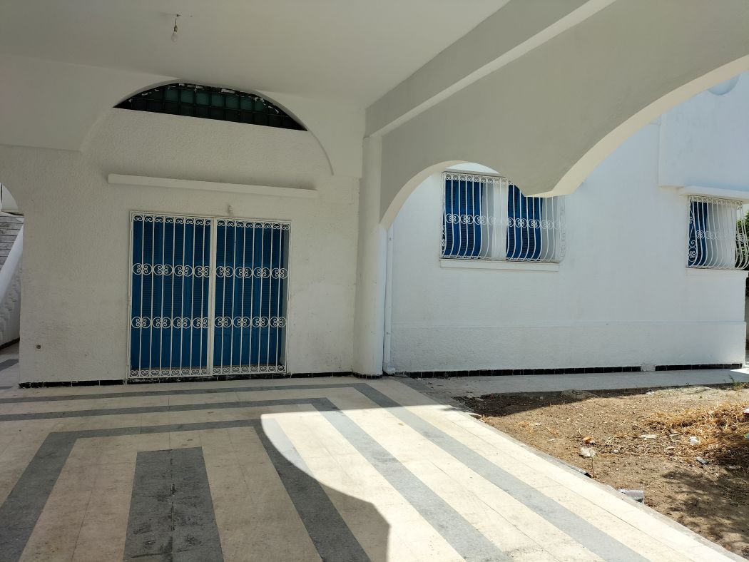Mannouba Denden Vente Maisons Villa de bon standing sur deux nv indpendants